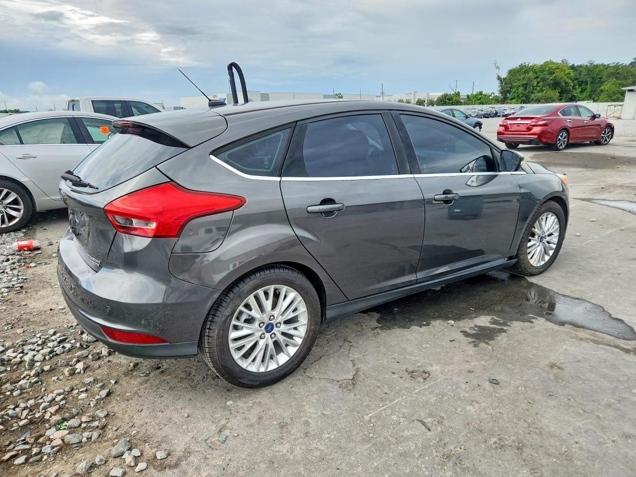 2015 Ford Focus Titanium Gray vin: 1FADP3N20FL215304