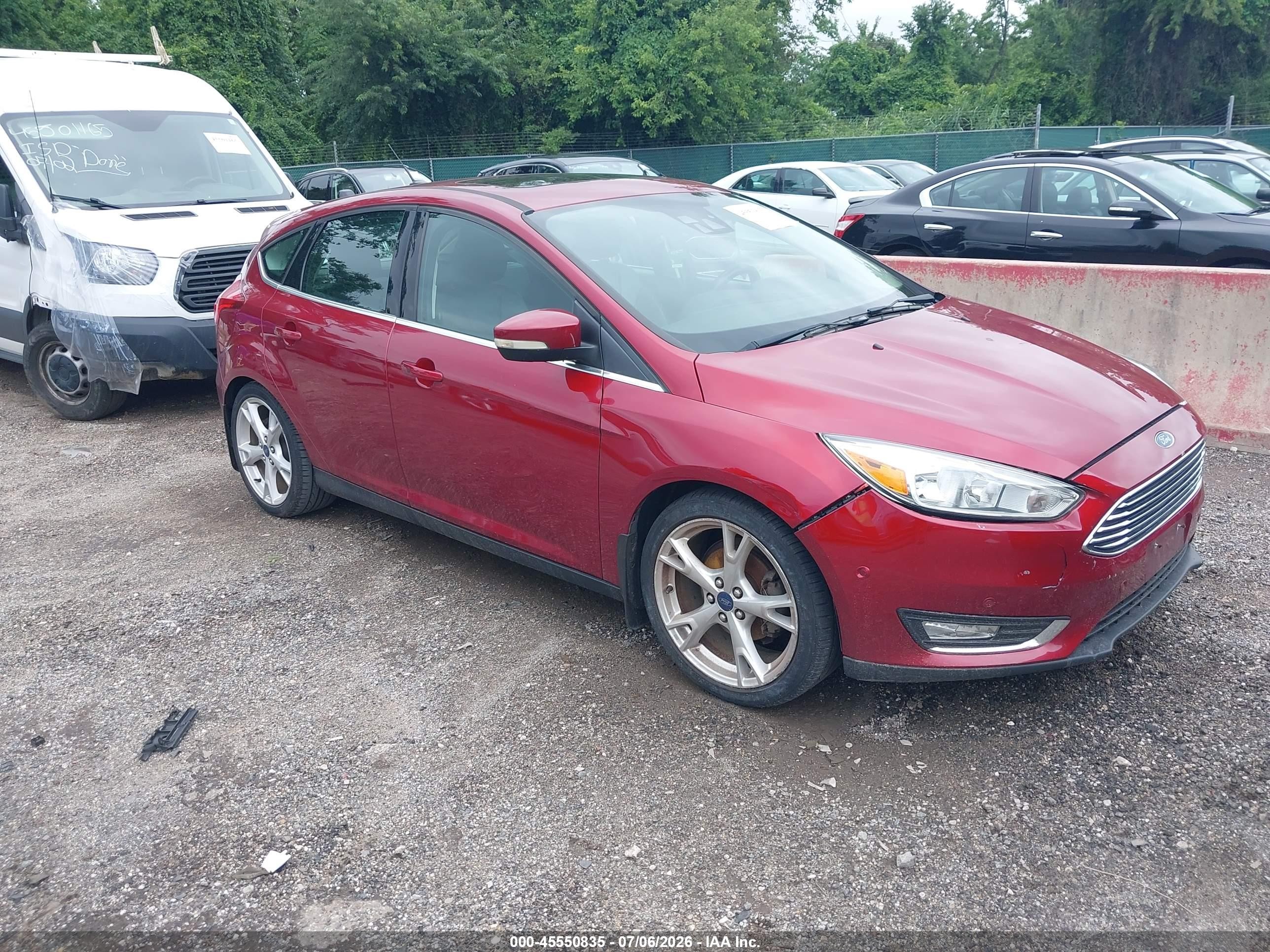 2015 Ford Focus Titanium Red vin: 1FADP3N20FL322207