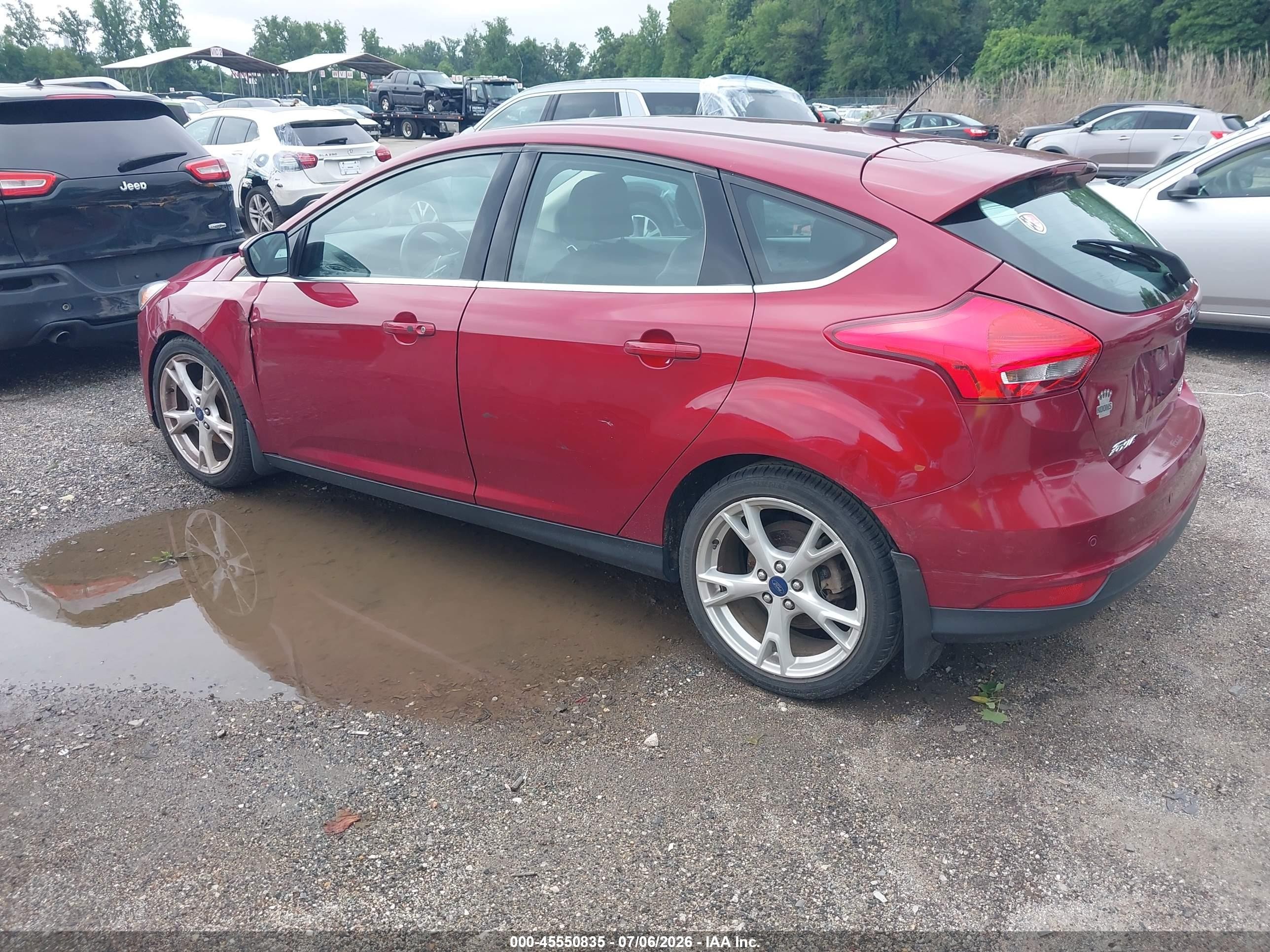 2015 Ford Focus Titanium Красный vin: 1FADP3N20FL322207