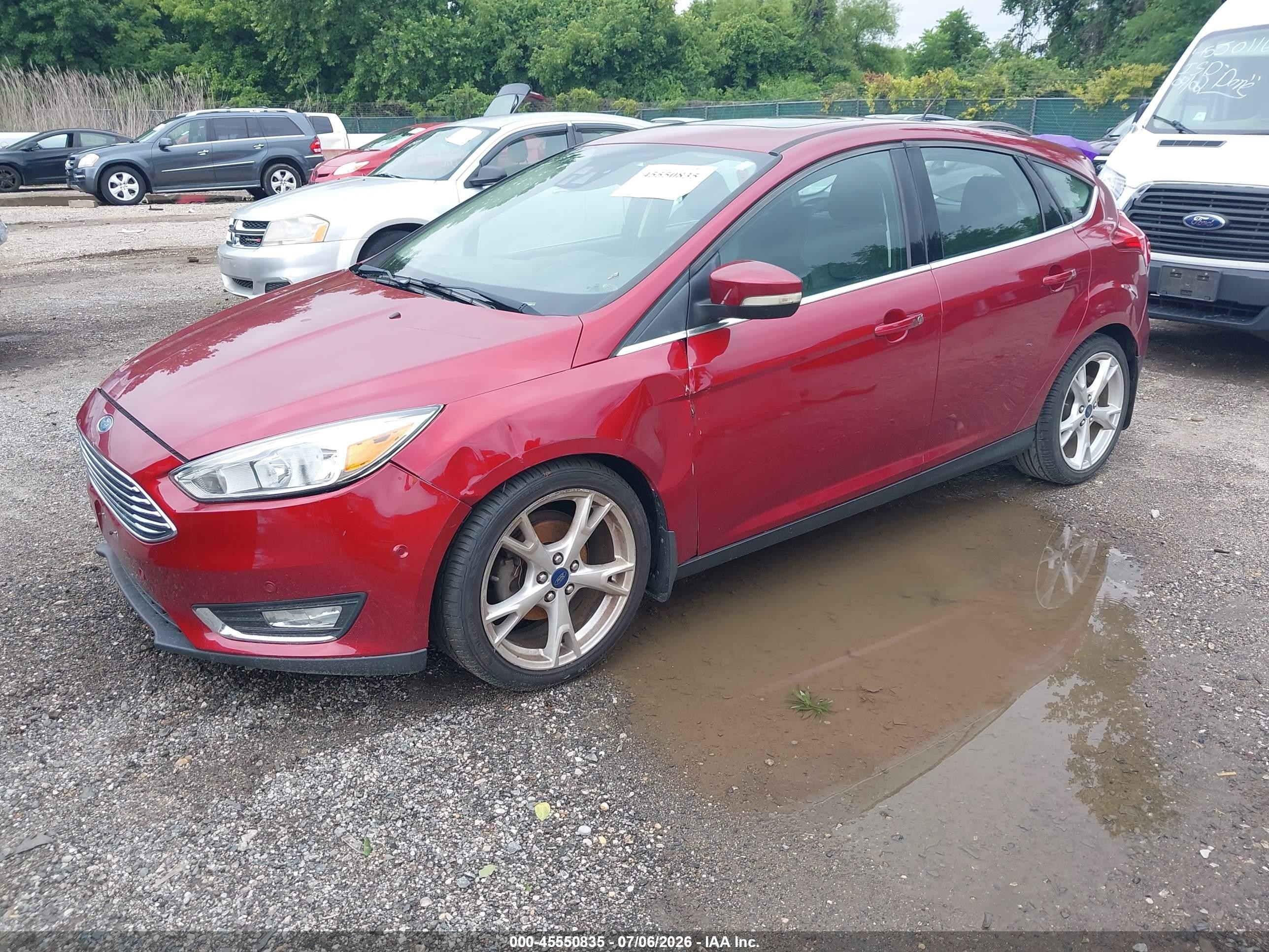 2015 Ford Focus Titanium Красный vin: 1FADP3N20FL322207