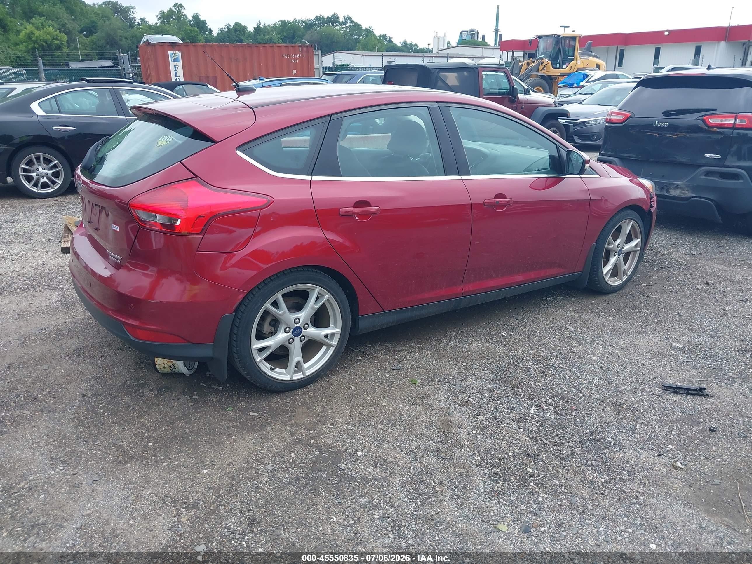 2015 Ford Focus Titanium Красный vin: 1FADP3N20FL322207