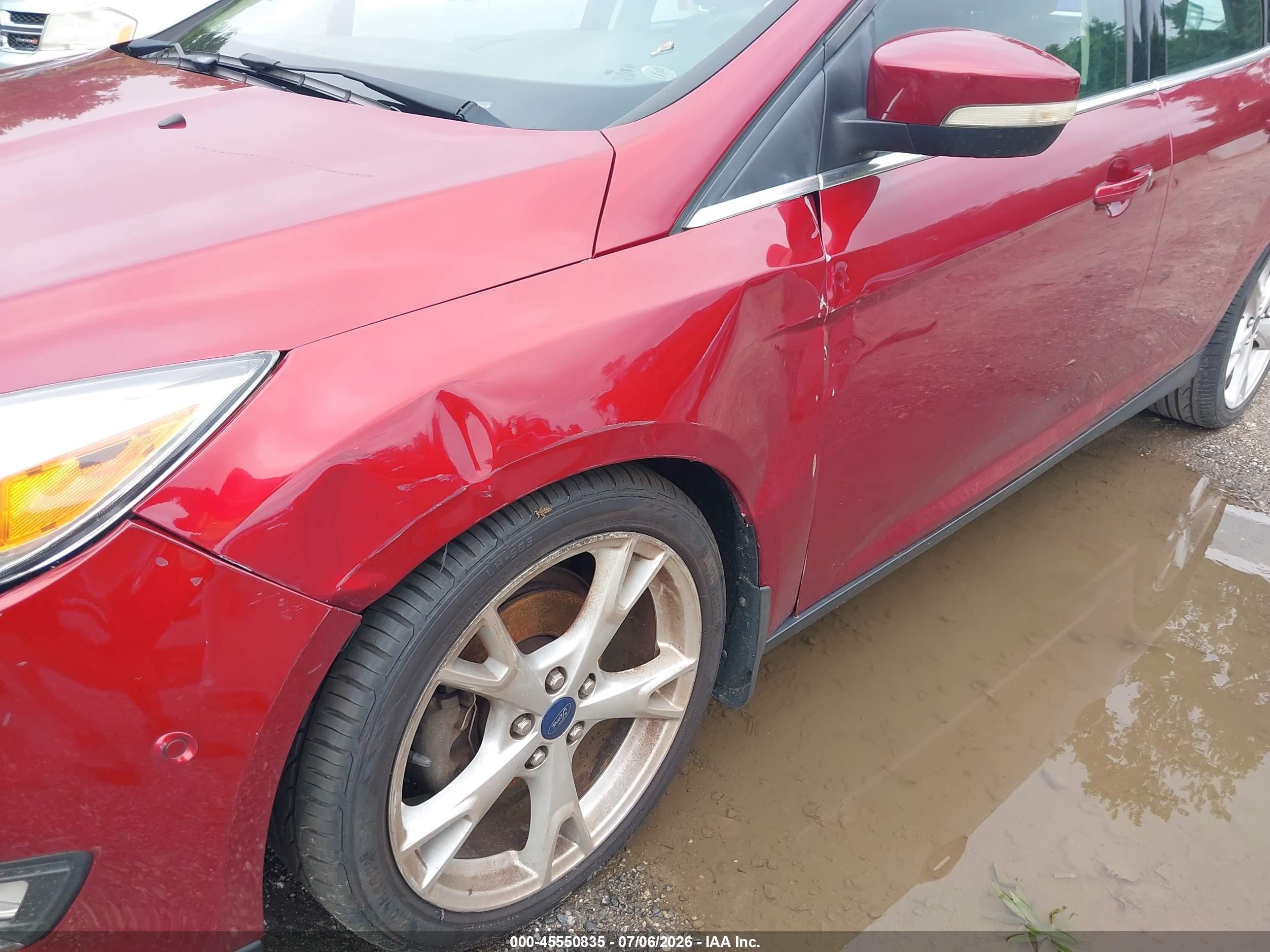 2015 Ford Focus Titanium Красный vin: 1FADP3N20FL322207