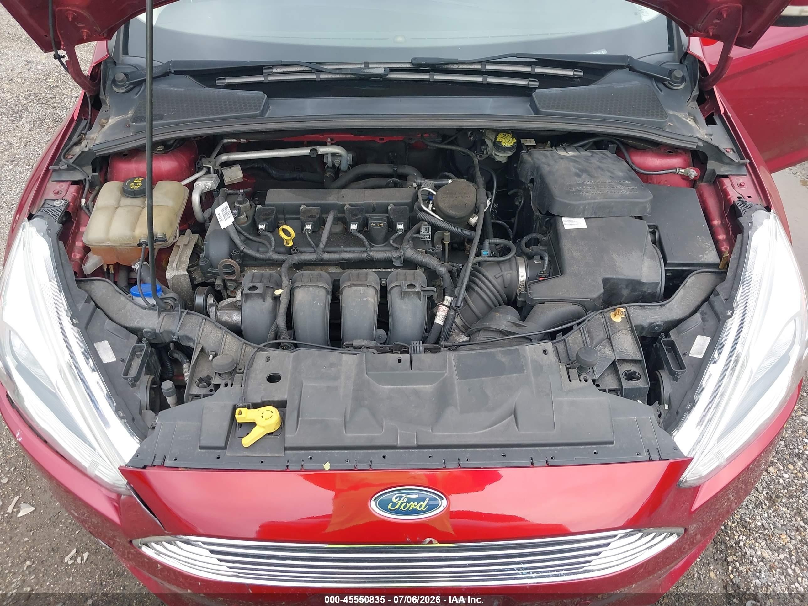 2015 Ford Focus Titanium Красный vin: 1FADP3N20FL322207
