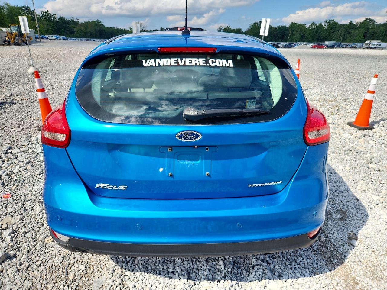 2015 Ford Focus Titanium Blue vin: 1FADP3N20FL386604