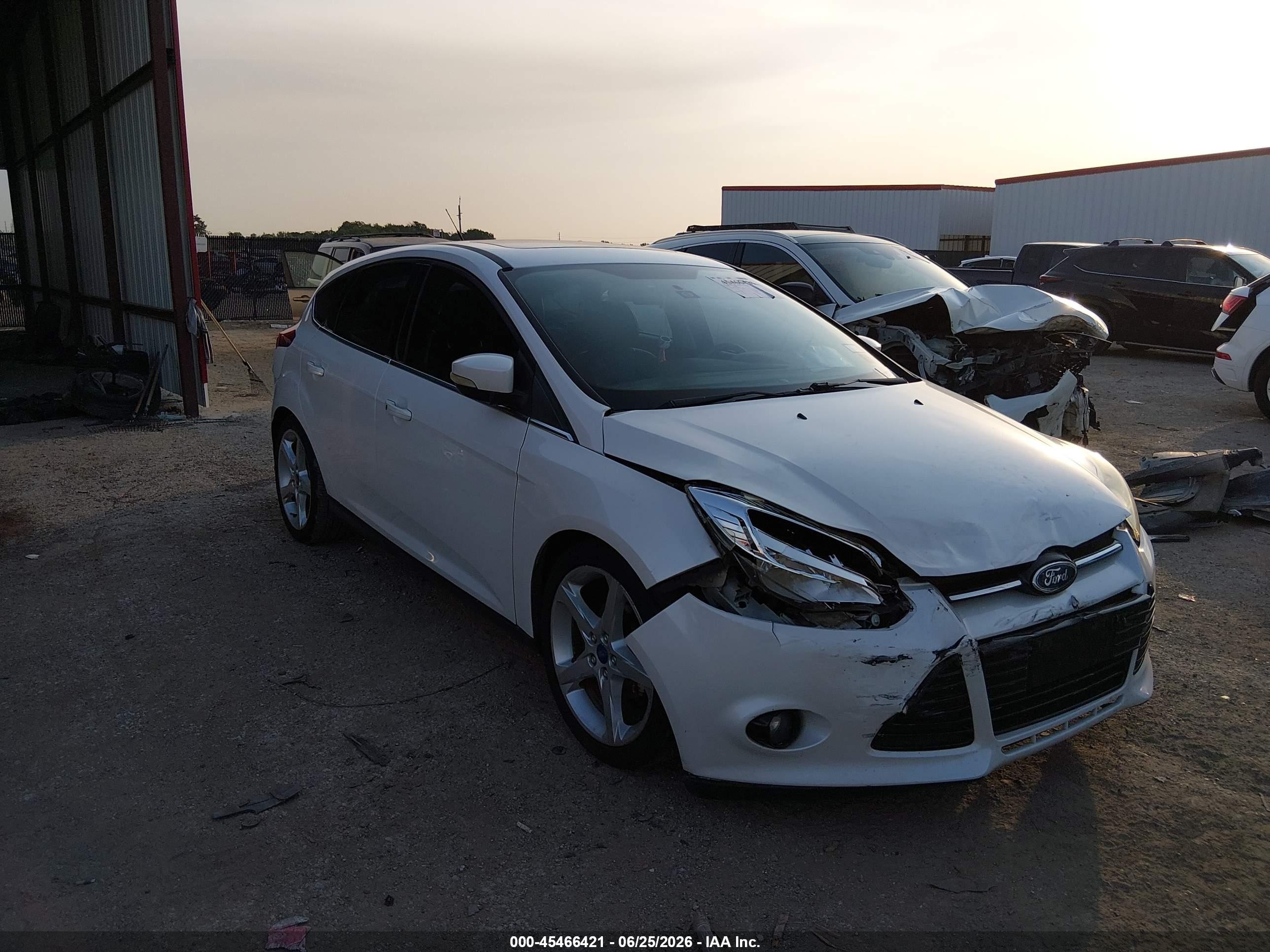 2013 Ford Focus Titanium White vin: 1FADP3N21DL157622