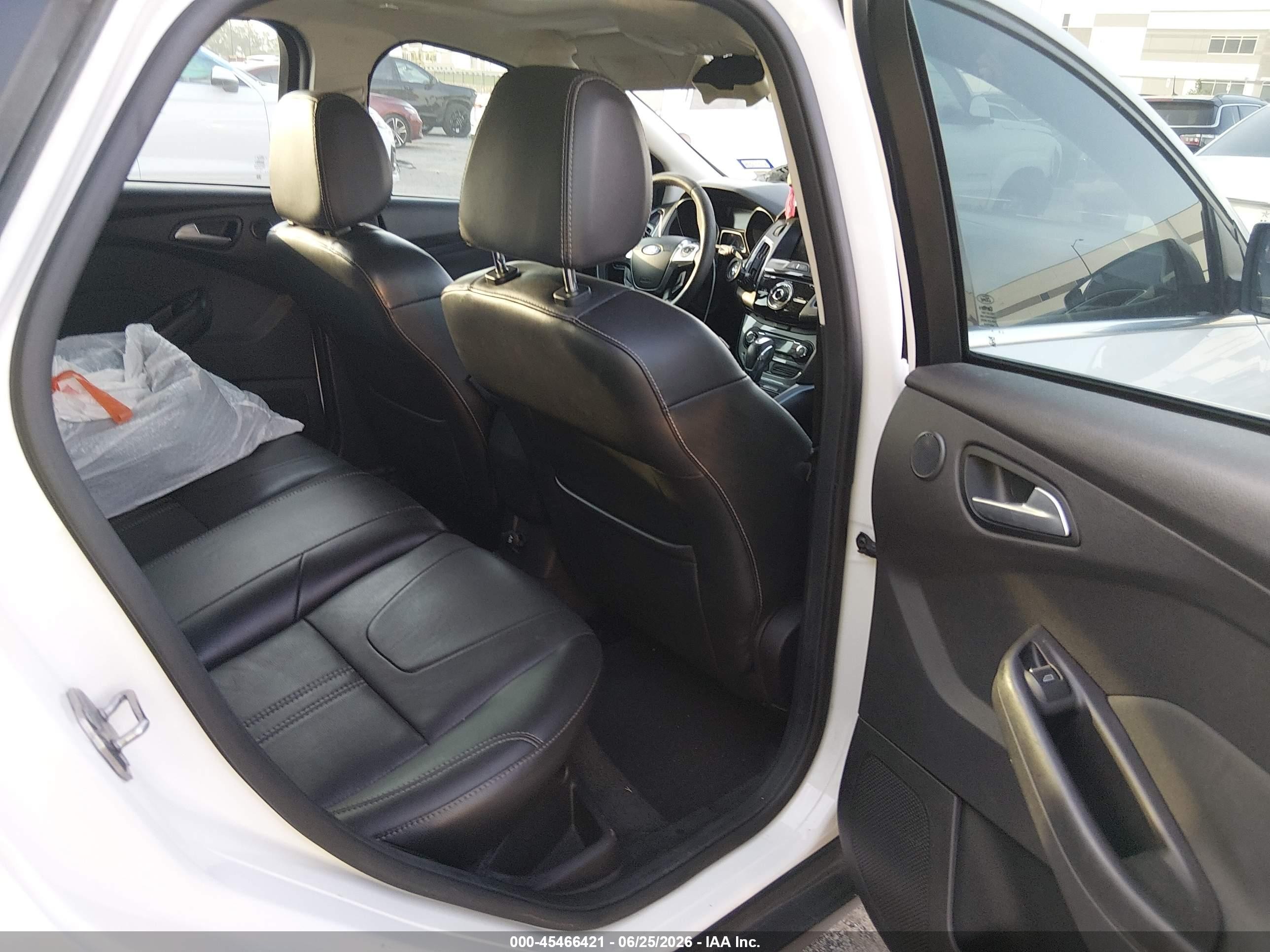 2013 Ford Focus Titanium White vin: 1FADP3N21DL157622