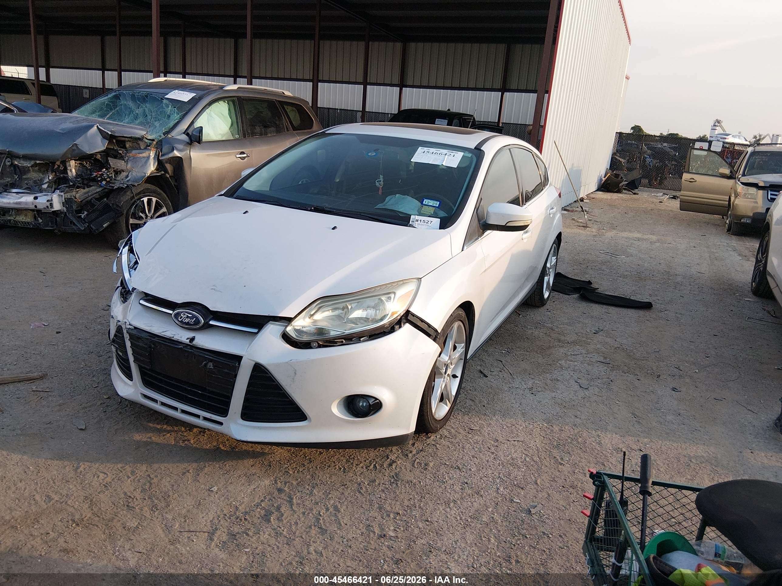 2013 Ford Focus Titanium White vin: 1FADP3N21DL157622