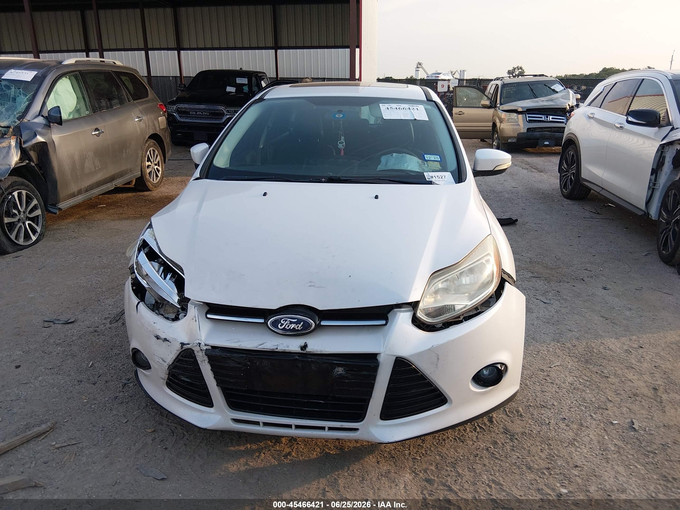 2013 Ford Focus Titanium White vin: 1FADP3N21DL157622