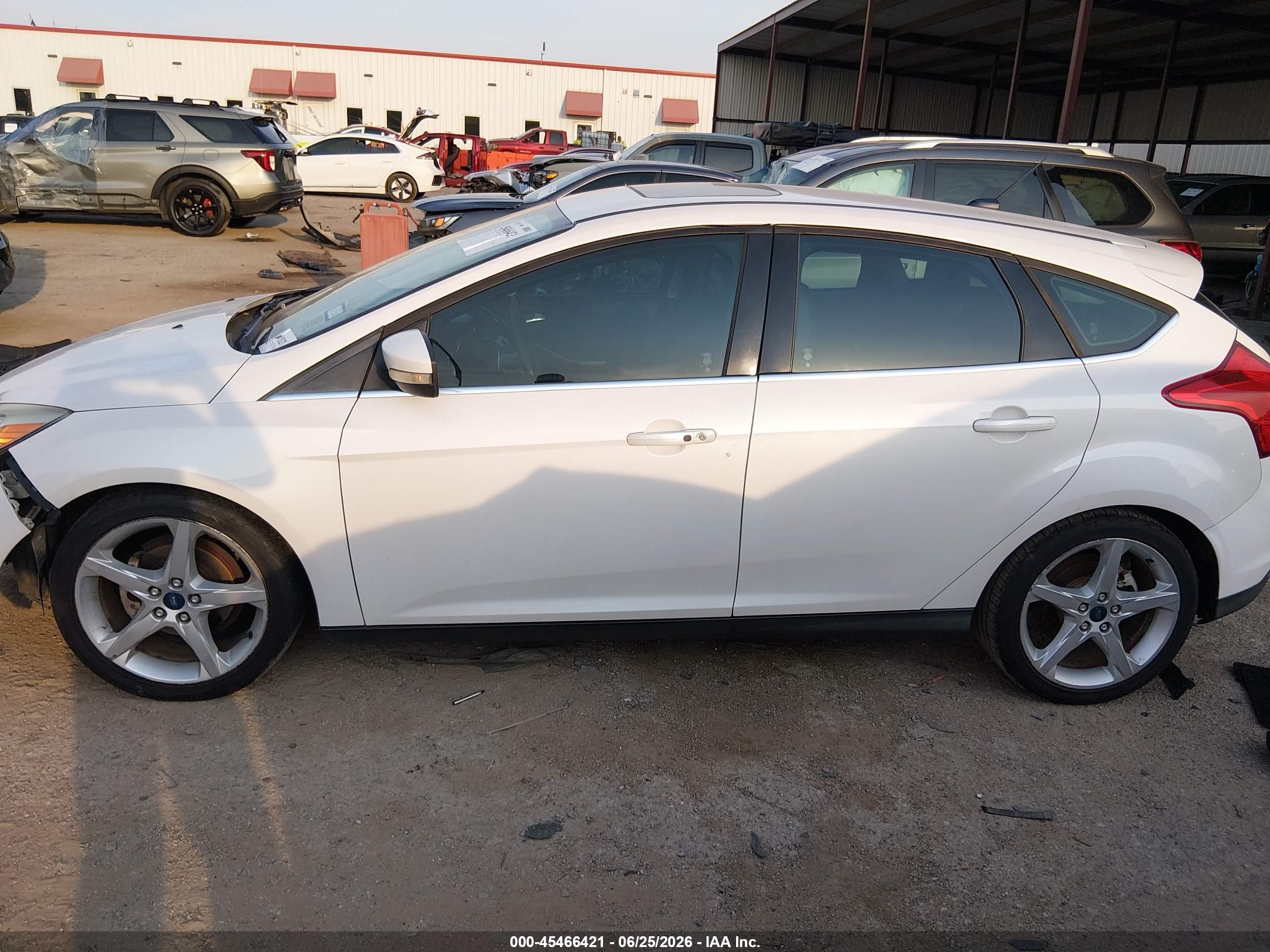 2013 Ford Focus Titanium White vin: 1FADP3N21DL157622