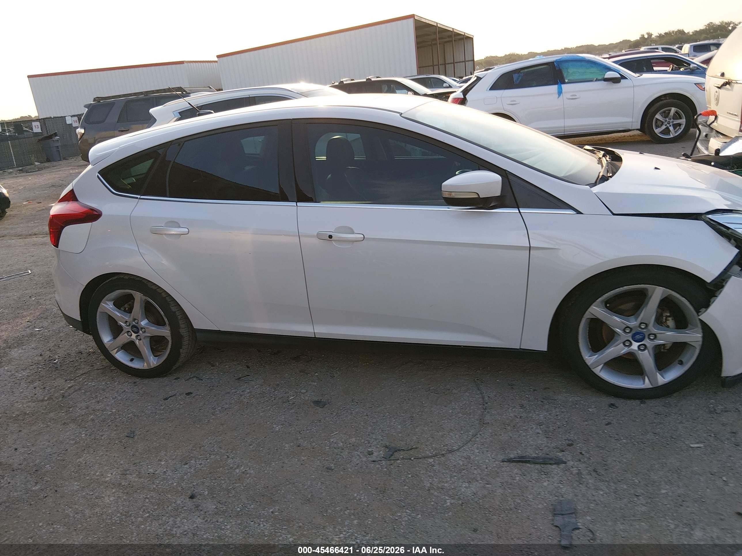 2013 Ford Focus Titanium White vin: 1FADP3N21DL157622