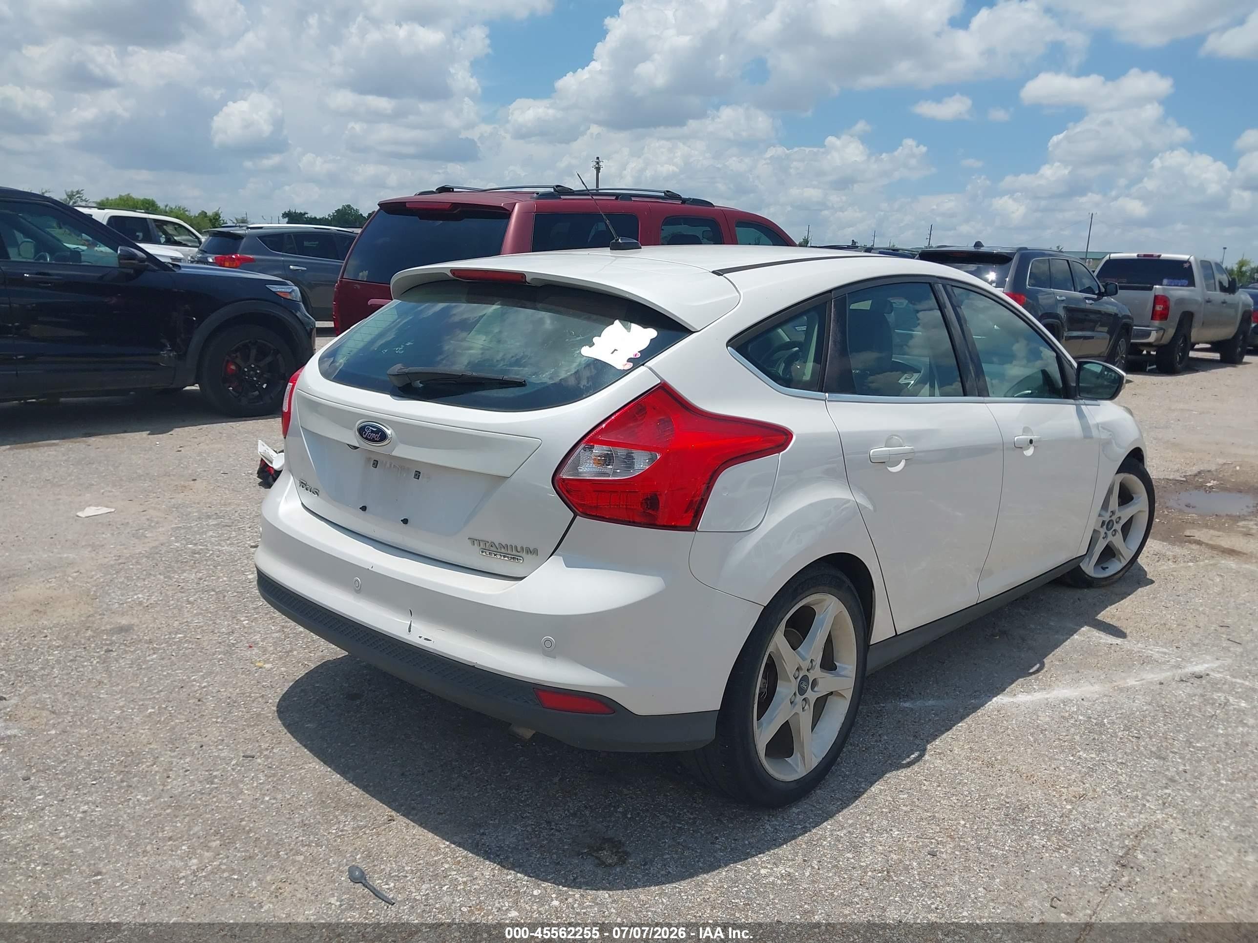 2013 Ford Focus Titanium White vin: 1FADP3N21DL169625
