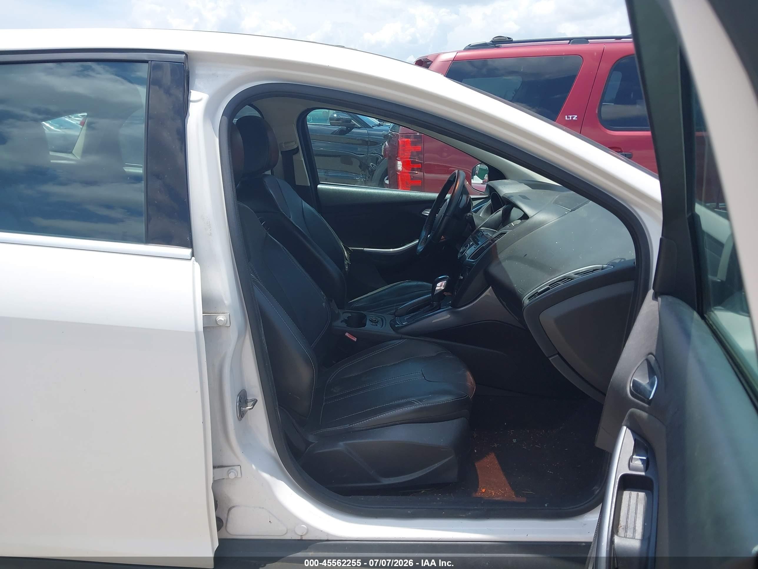 2013 Ford Focus Titanium White vin: 1FADP3N21DL169625