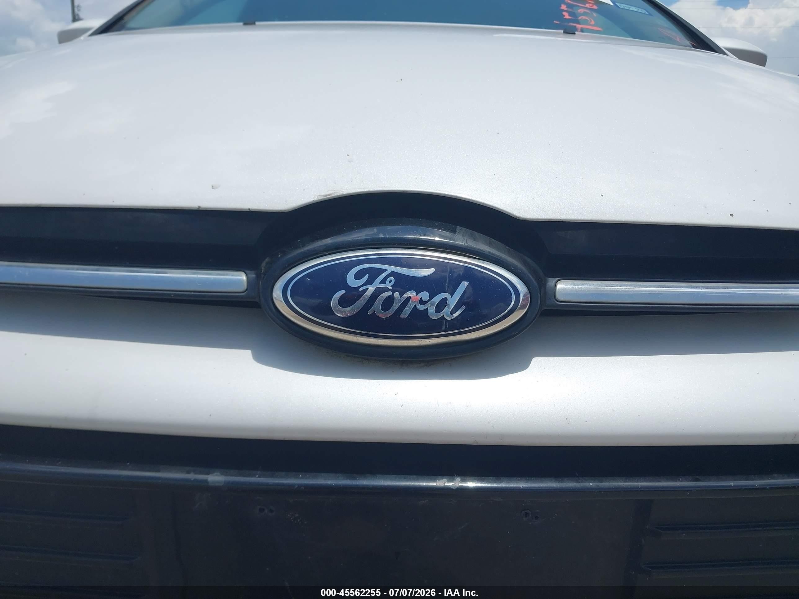 2013 Ford Focus Titanium White vin: 1FADP3N21DL169625