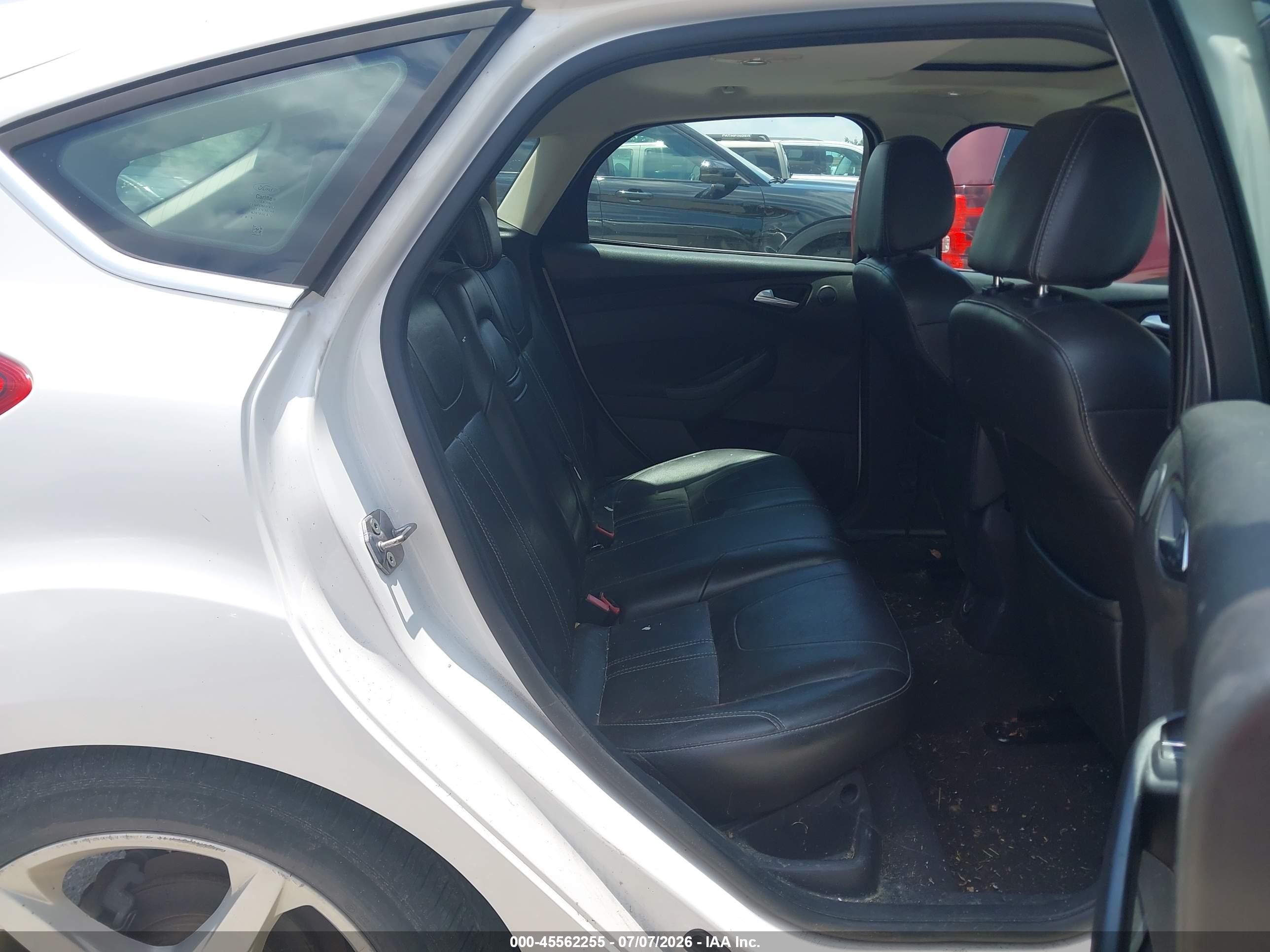 2013 Ford Focus Titanium White vin: 1FADP3N21DL169625