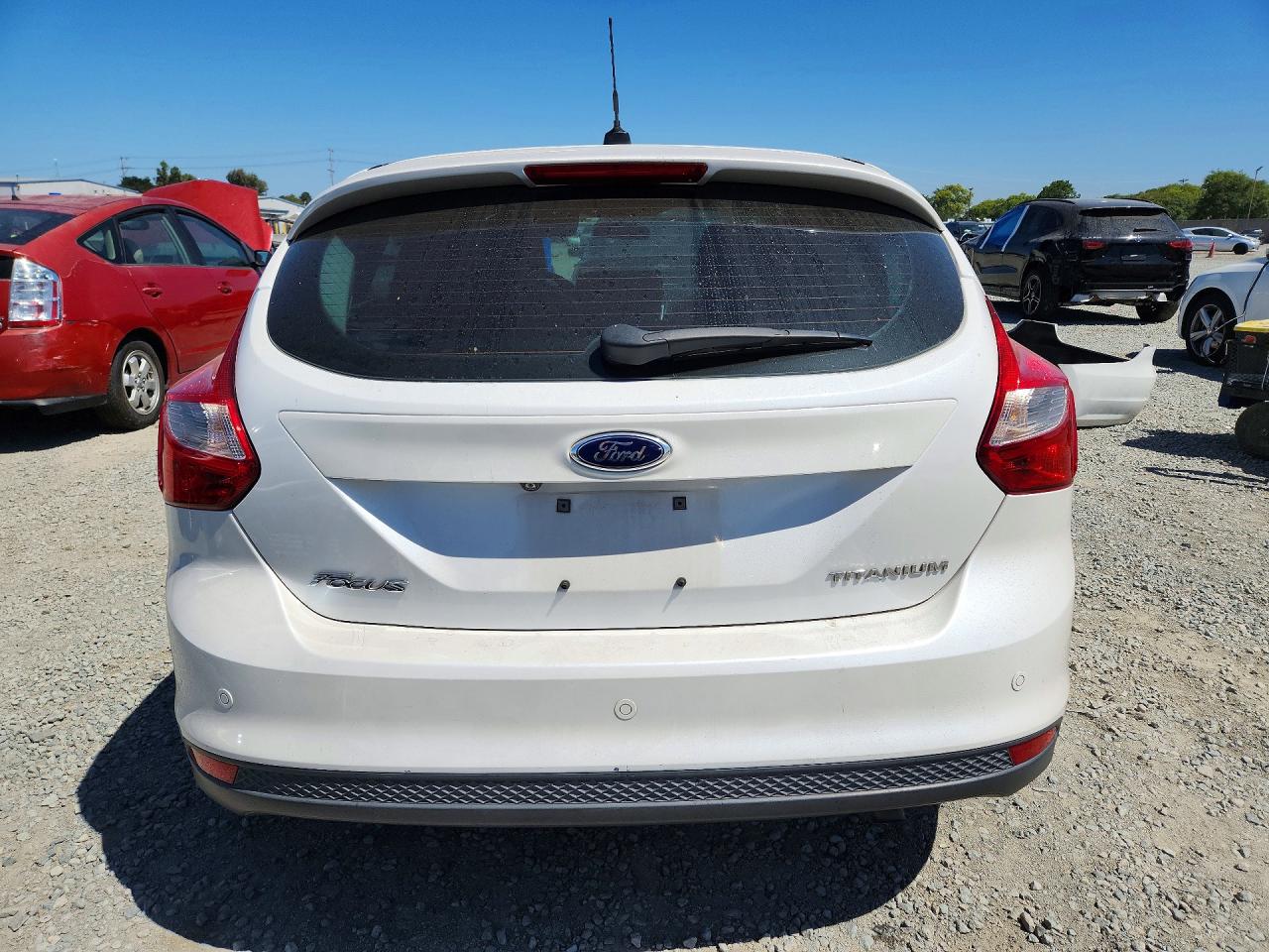 2014 Ford Focus Titanium White vin: 1FADP3N21EL281729