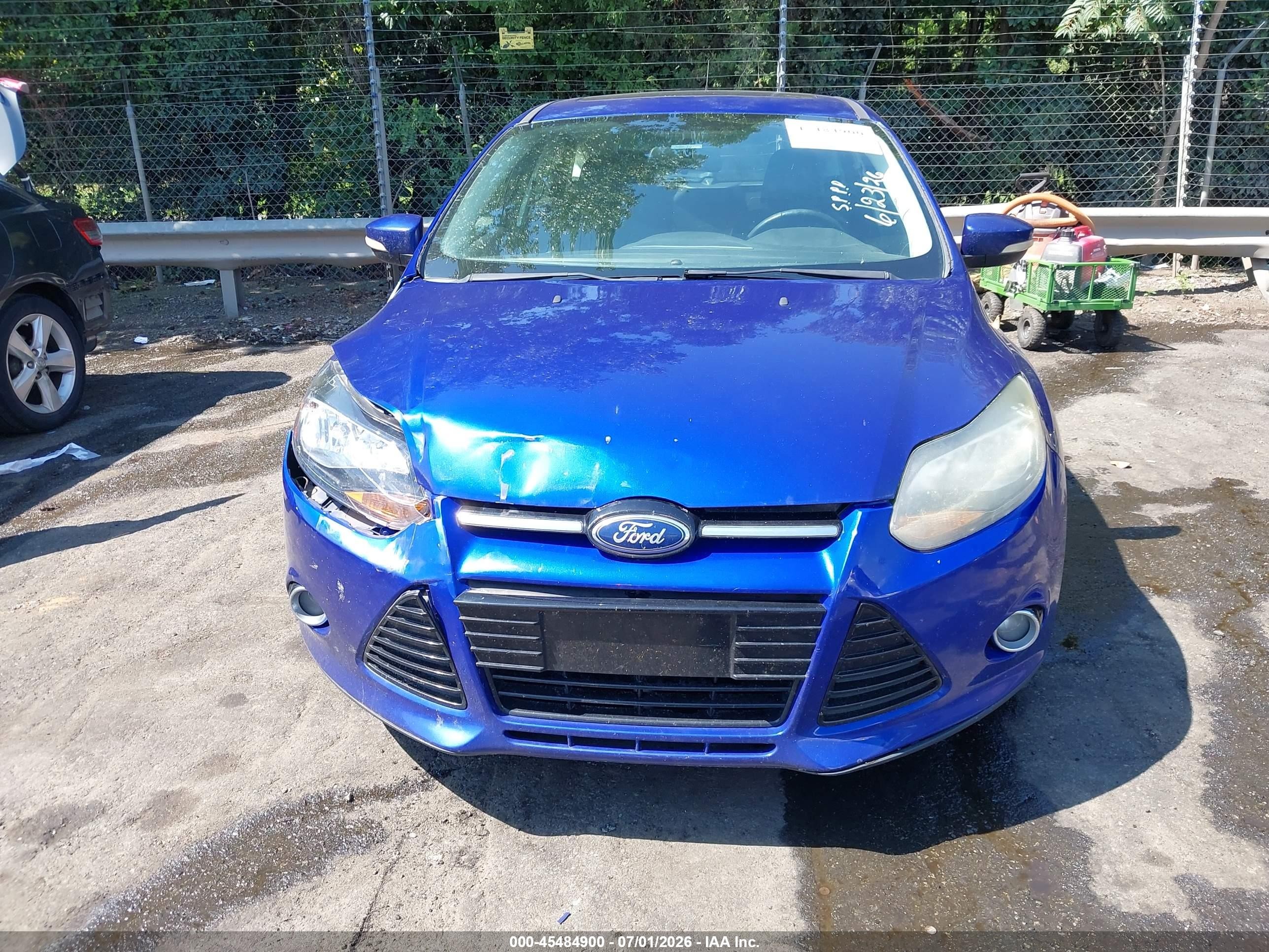 2014 Ford Focus Titanium Синий vin: 1FADP3N21EL345249