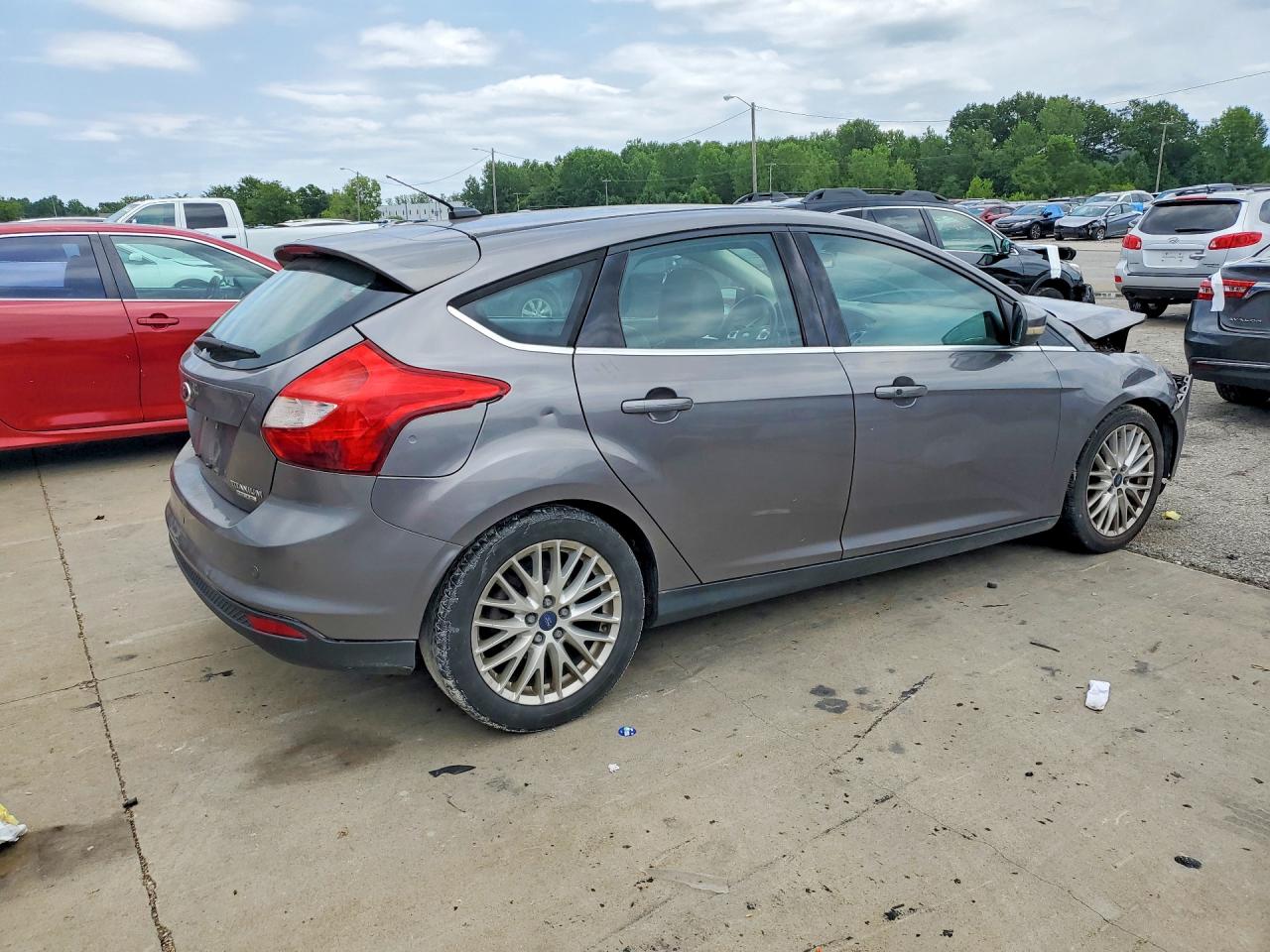 2014 Ford Focus Titanium Gray vin: 1FADP3N21EL370782