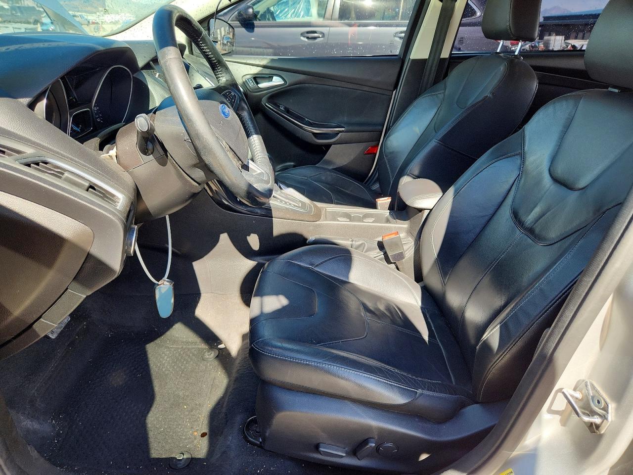 2015 Ford Focus Titanium Silver vin: 1FADP3N21FL300068