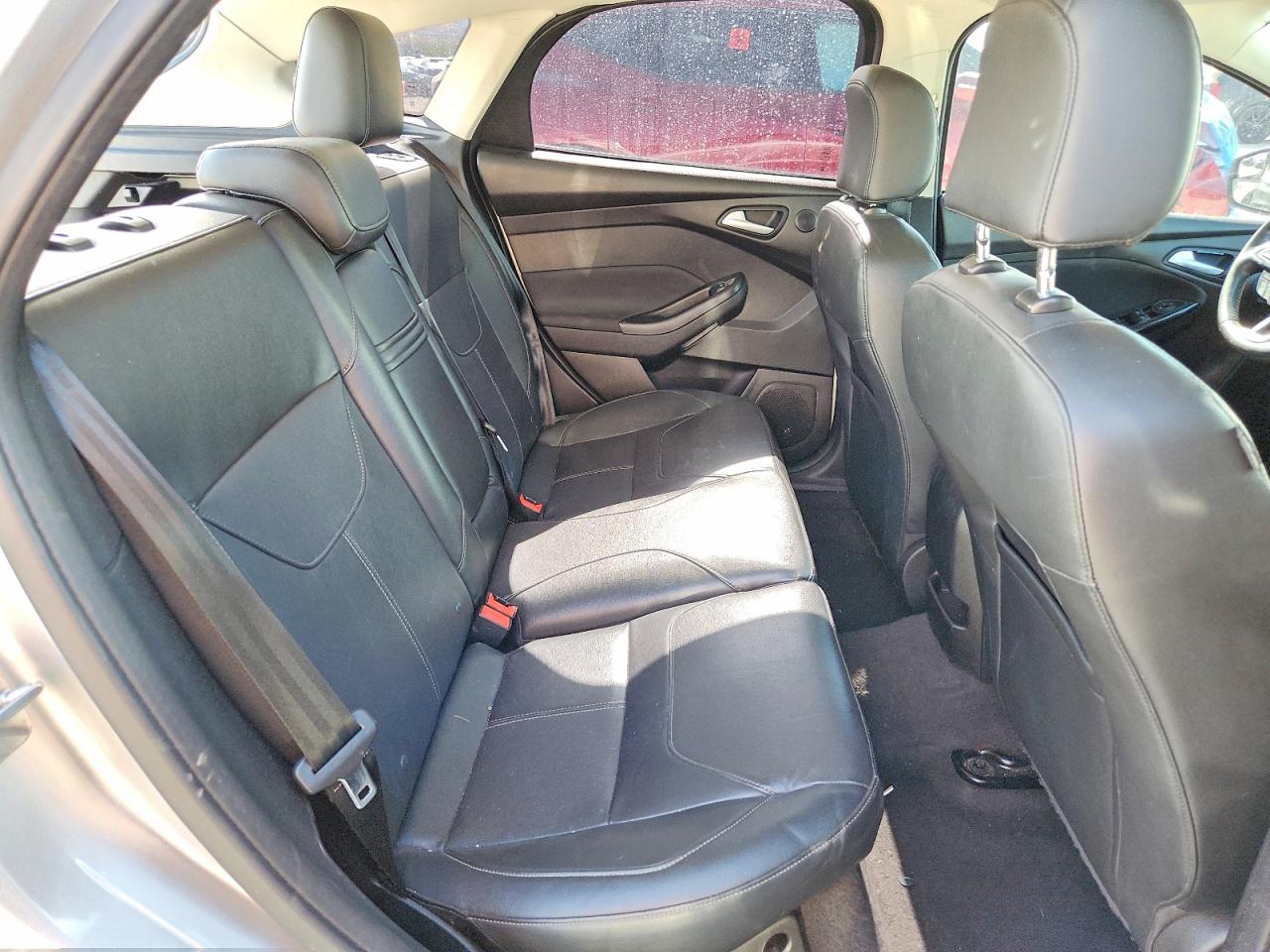 2015 Ford Focus Titanium Silver vin: 1FADP3N21FL300068