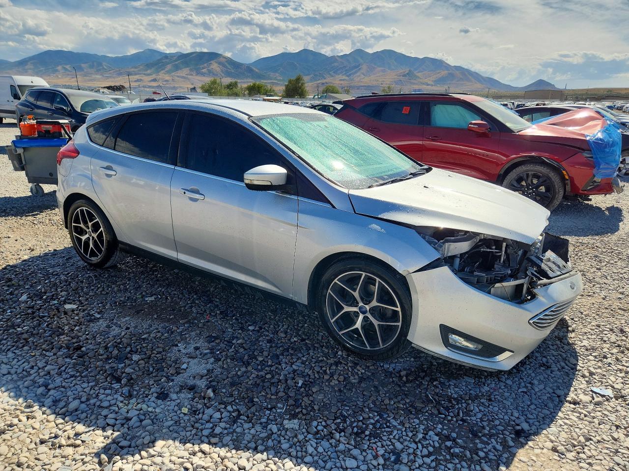 2015 Ford Focus Titanium Silver vin: 1FADP3N21FL300068