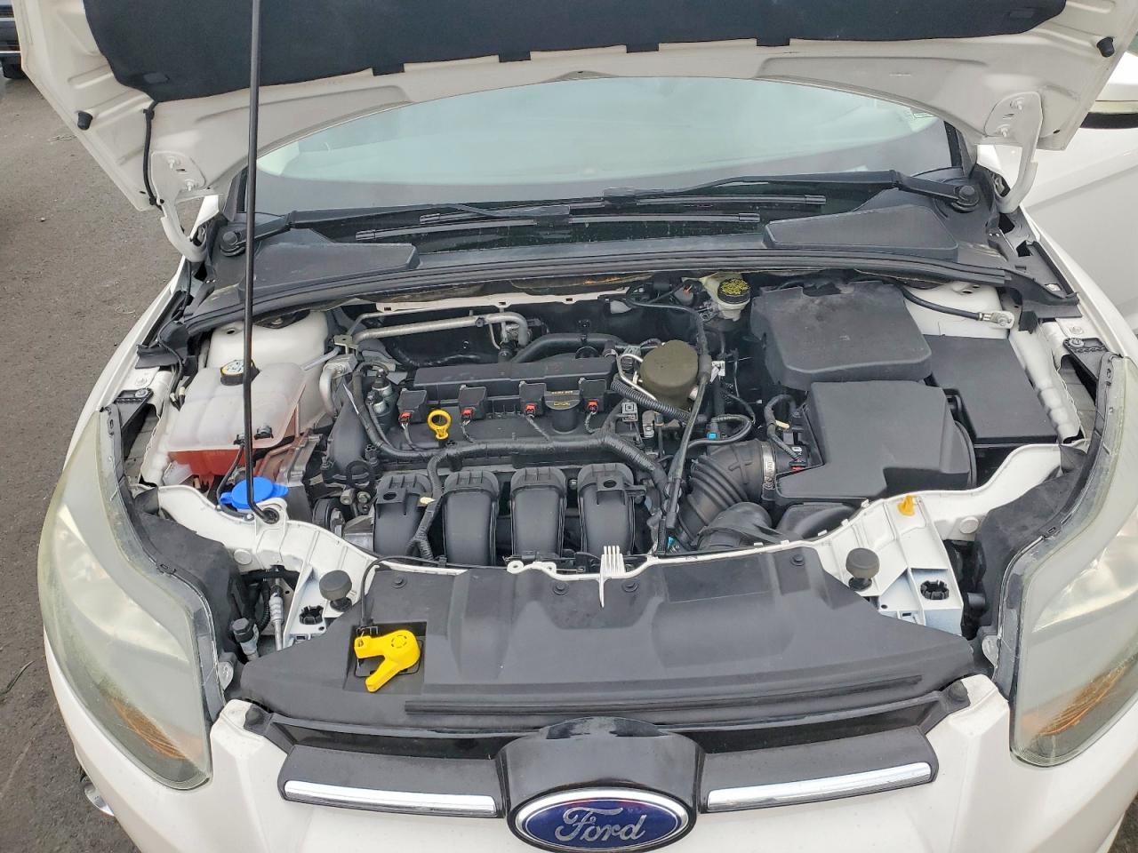 2014 Ford Focus Titanium White vin: 1FADP3N22EL111816