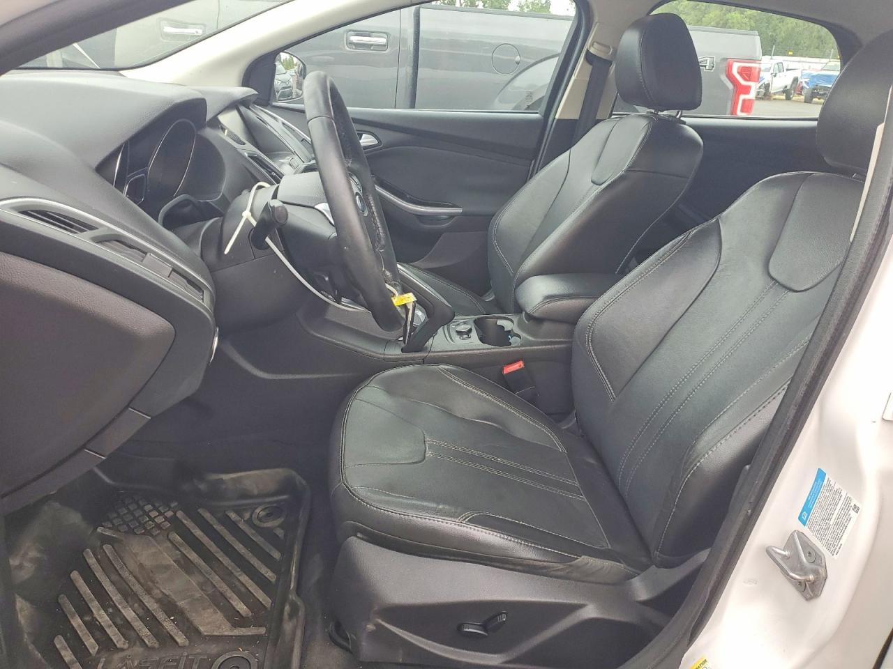2014 Ford Focus Titanium White vin: 1FADP3N22EL111816