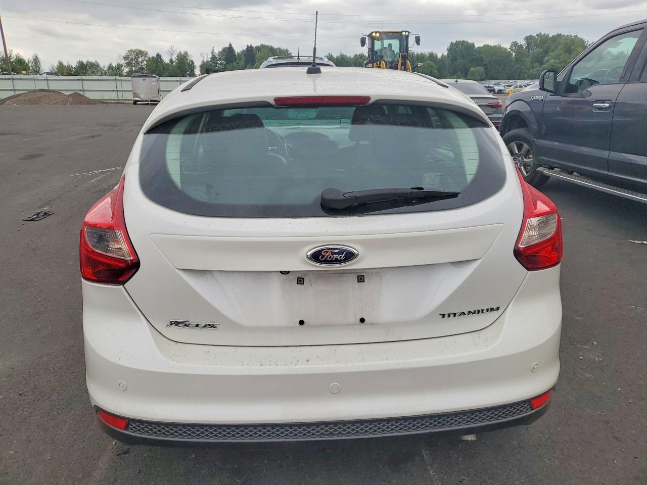 2014 Ford Focus Titanium White vin: 1FADP3N22EL111816