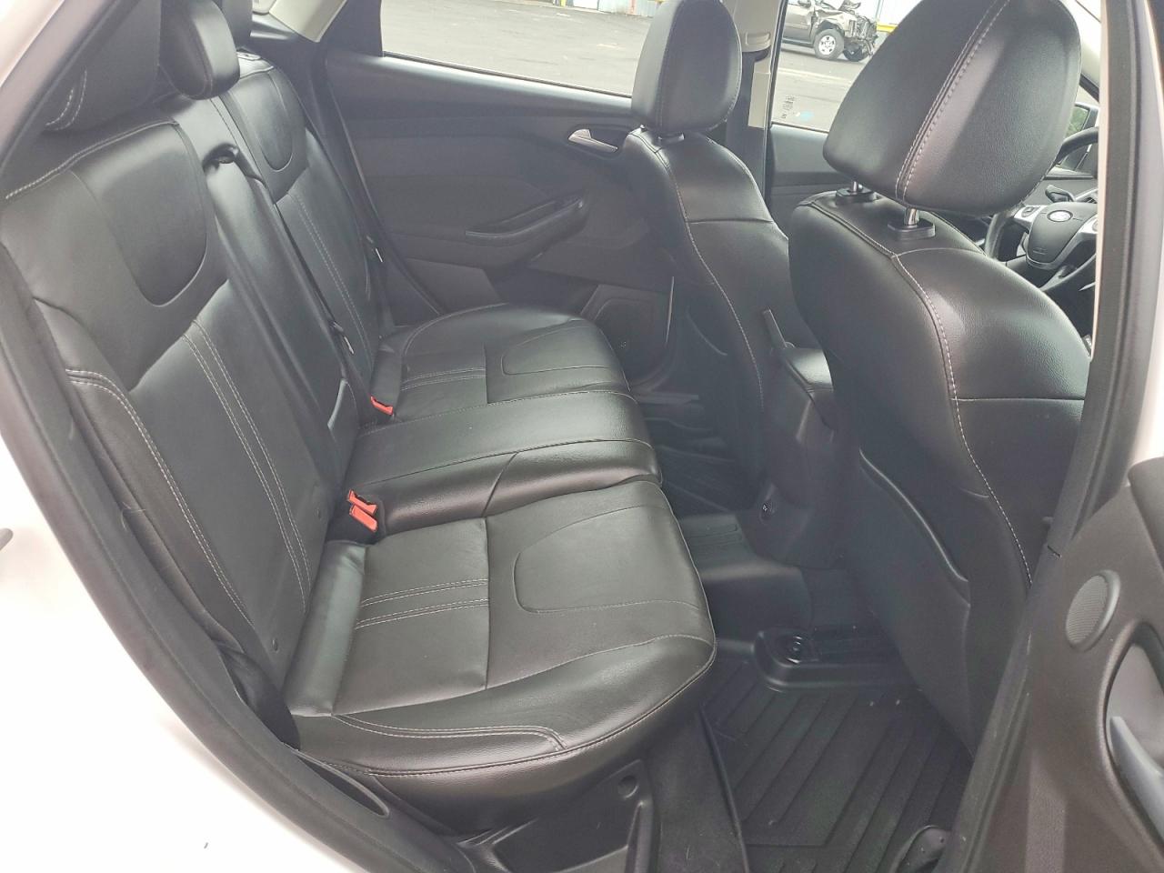 2014 Ford Focus Titanium White vin: 1FADP3N22EL111816