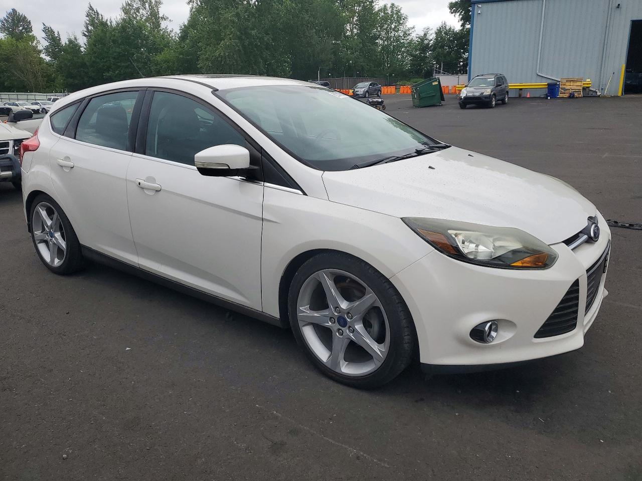 2014 Ford Focus Titanium White vin: 1FADP3N22EL111816