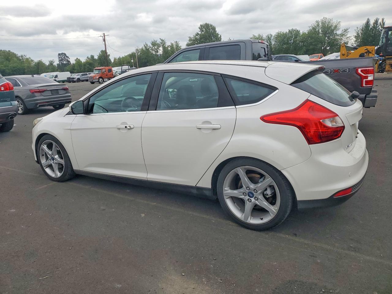 2014 Ford Focus Titanium White vin: 1FADP3N22EL111816