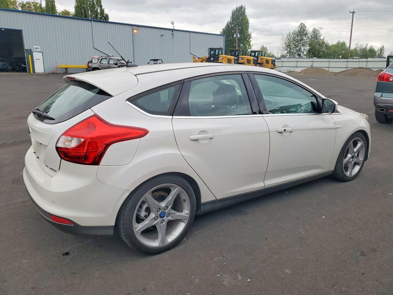 2014 Ford Focus Titanium White vin: 1FADP3N22EL111816