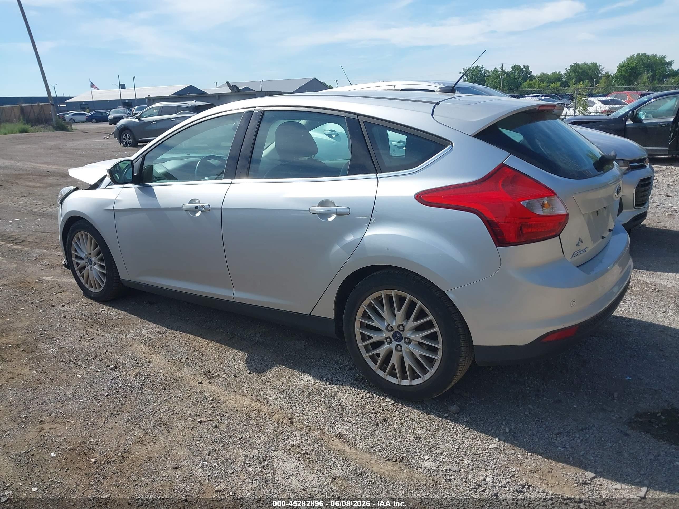 2014 Ford Focus Titanium Silver vin: 1FADP3N22EL147649