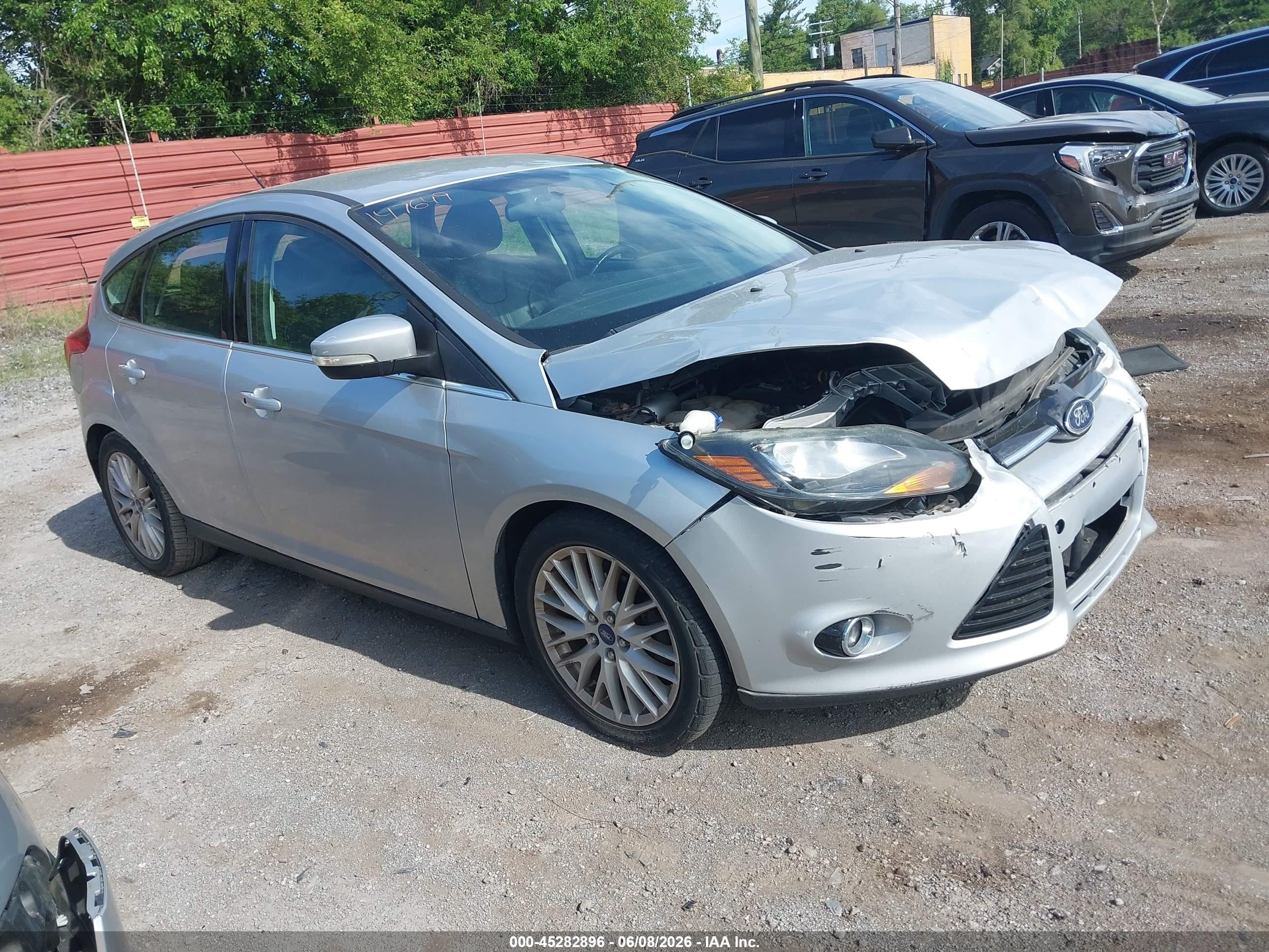 2014 Ford Focus Titanium Silver vin: 1FADP3N22EL147649