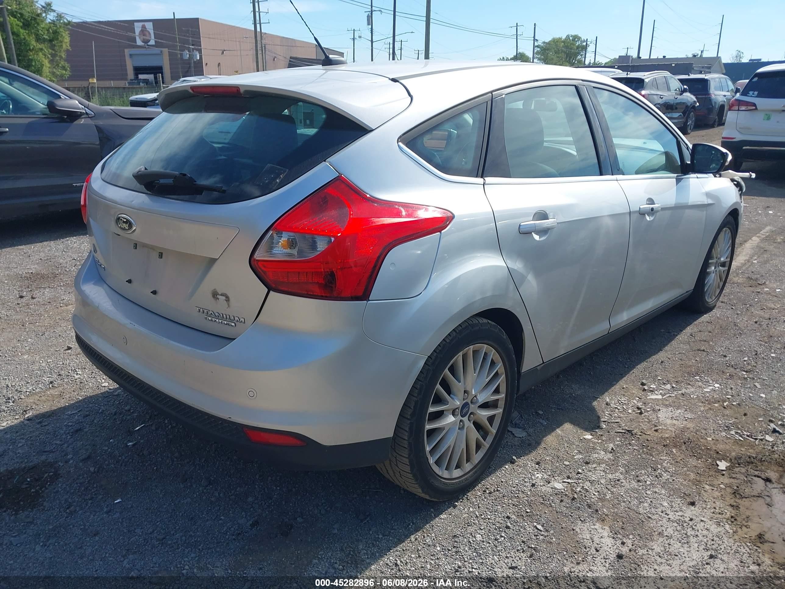 2014 Ford Focus Titanium Silver vin: 1FADP3N22EL147649