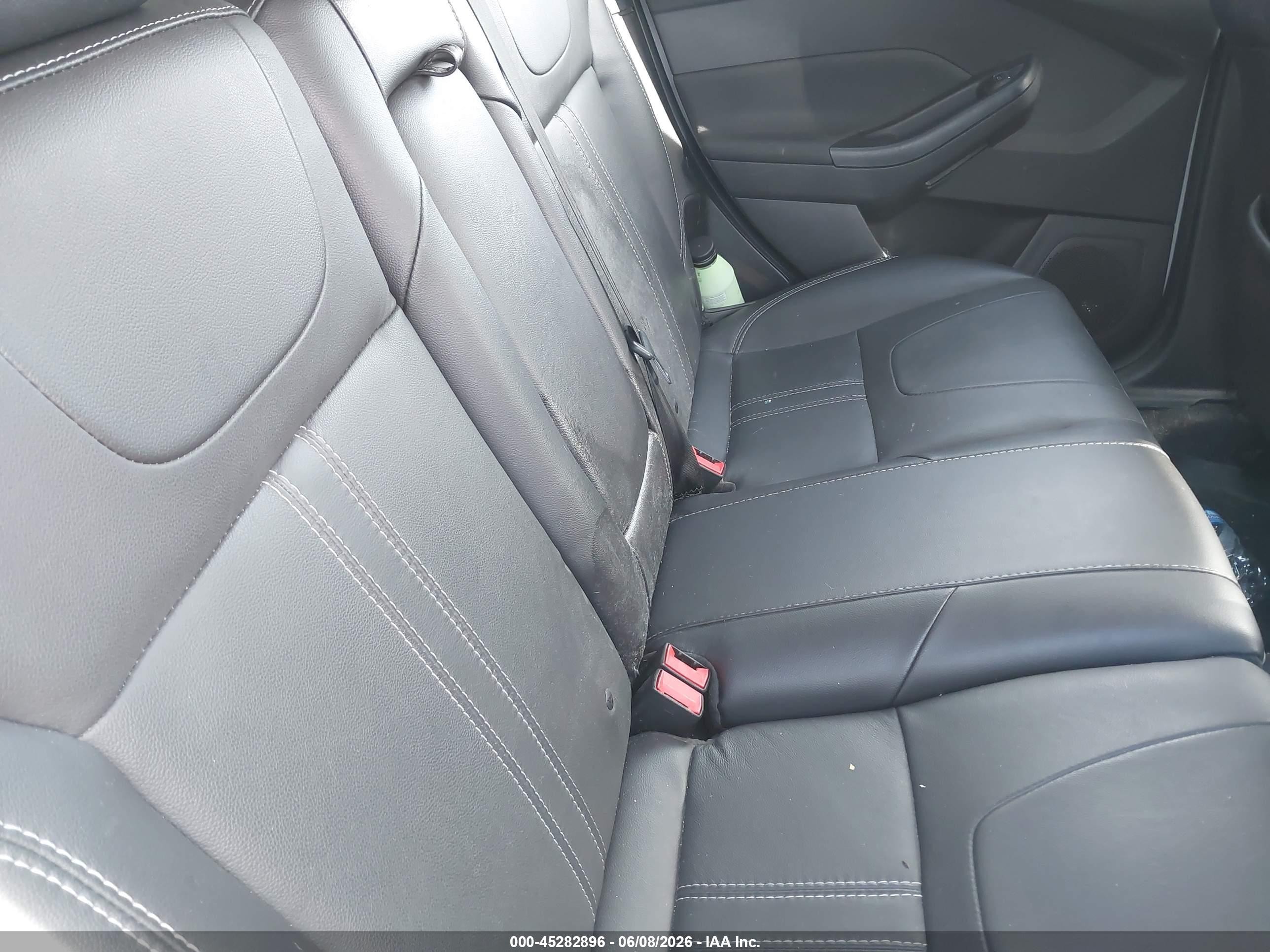 2014 Ford Focus Titanium Silver vin: 1FADP3N22EL147649