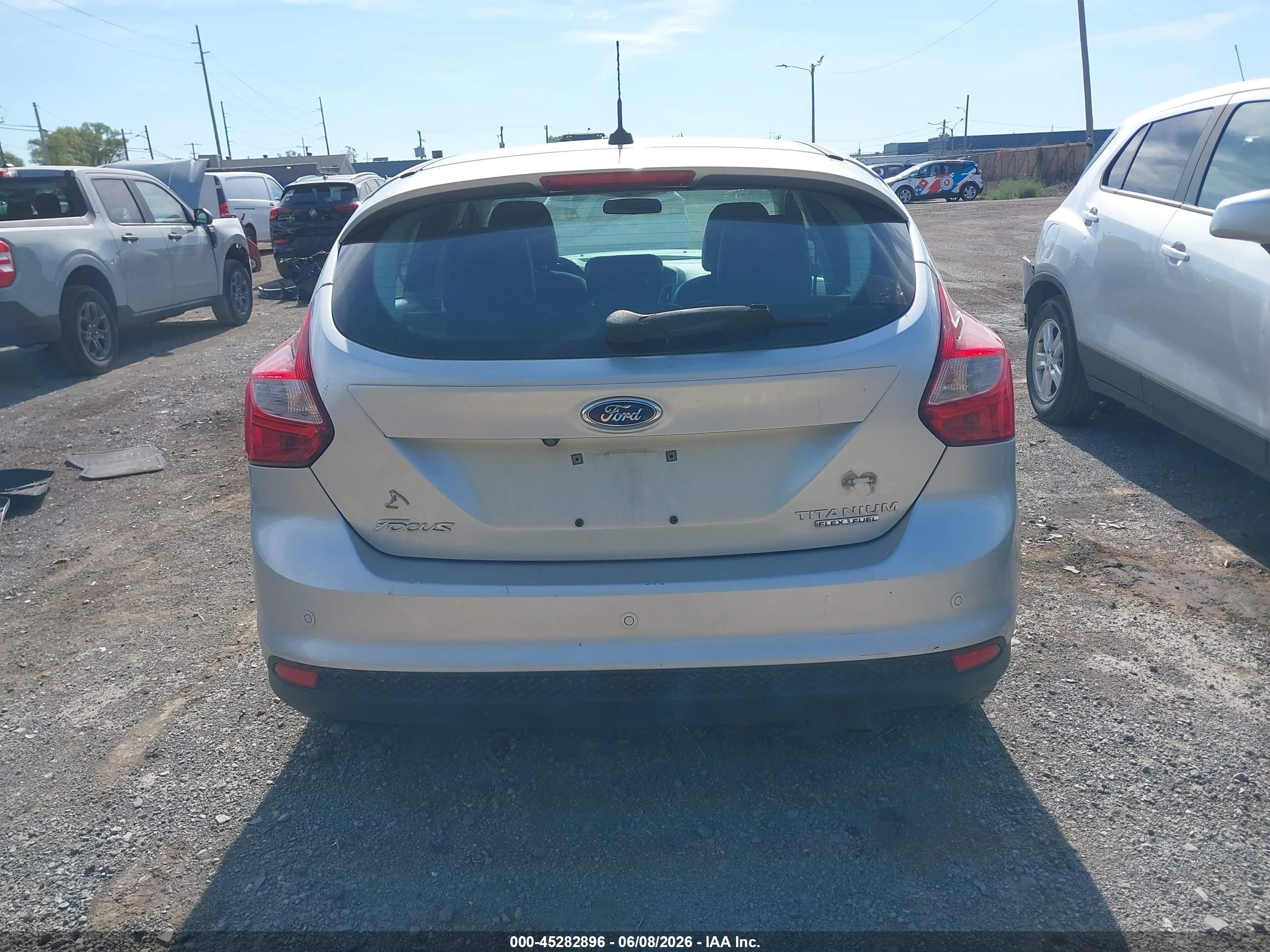 2014 Ford Focus Titanium Silver vin: 1FADP3N22EL147649
