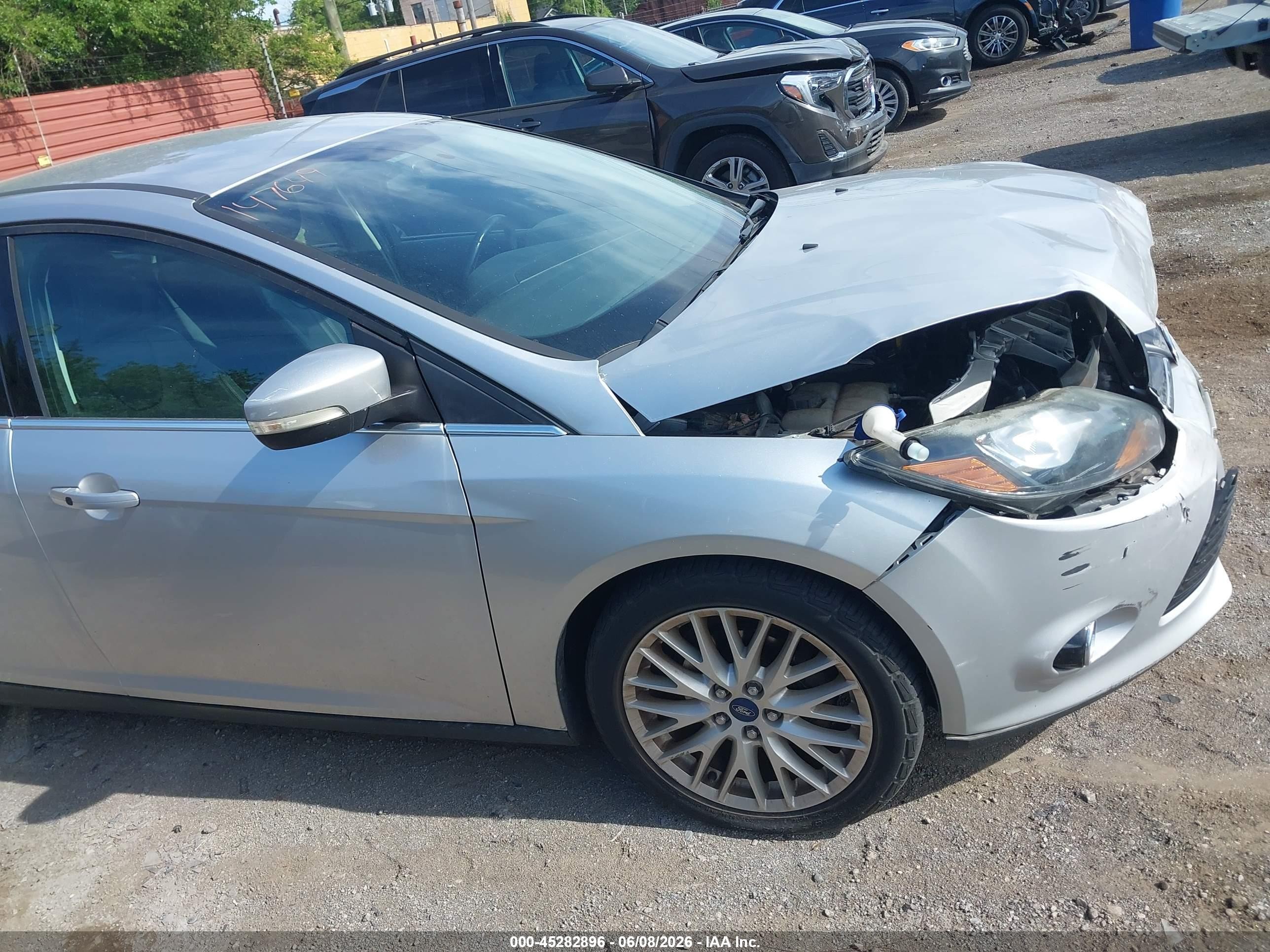 2014 Ford Focus Titanium Silver vin: 1FADP3N22EL147649