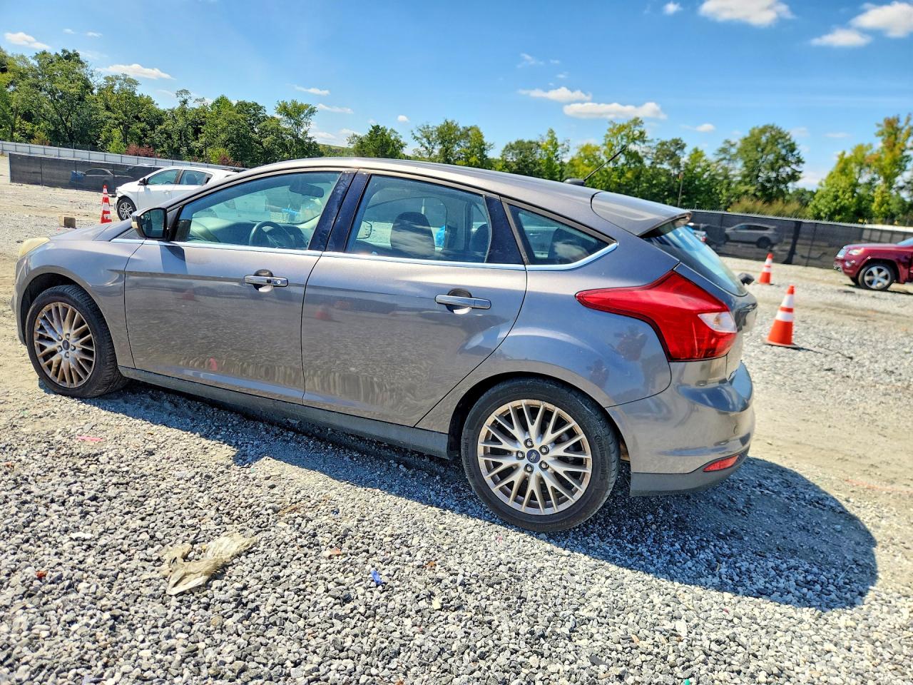 2014 Ford Focus Titanium Gray vin: 1FADP3N22EL189996