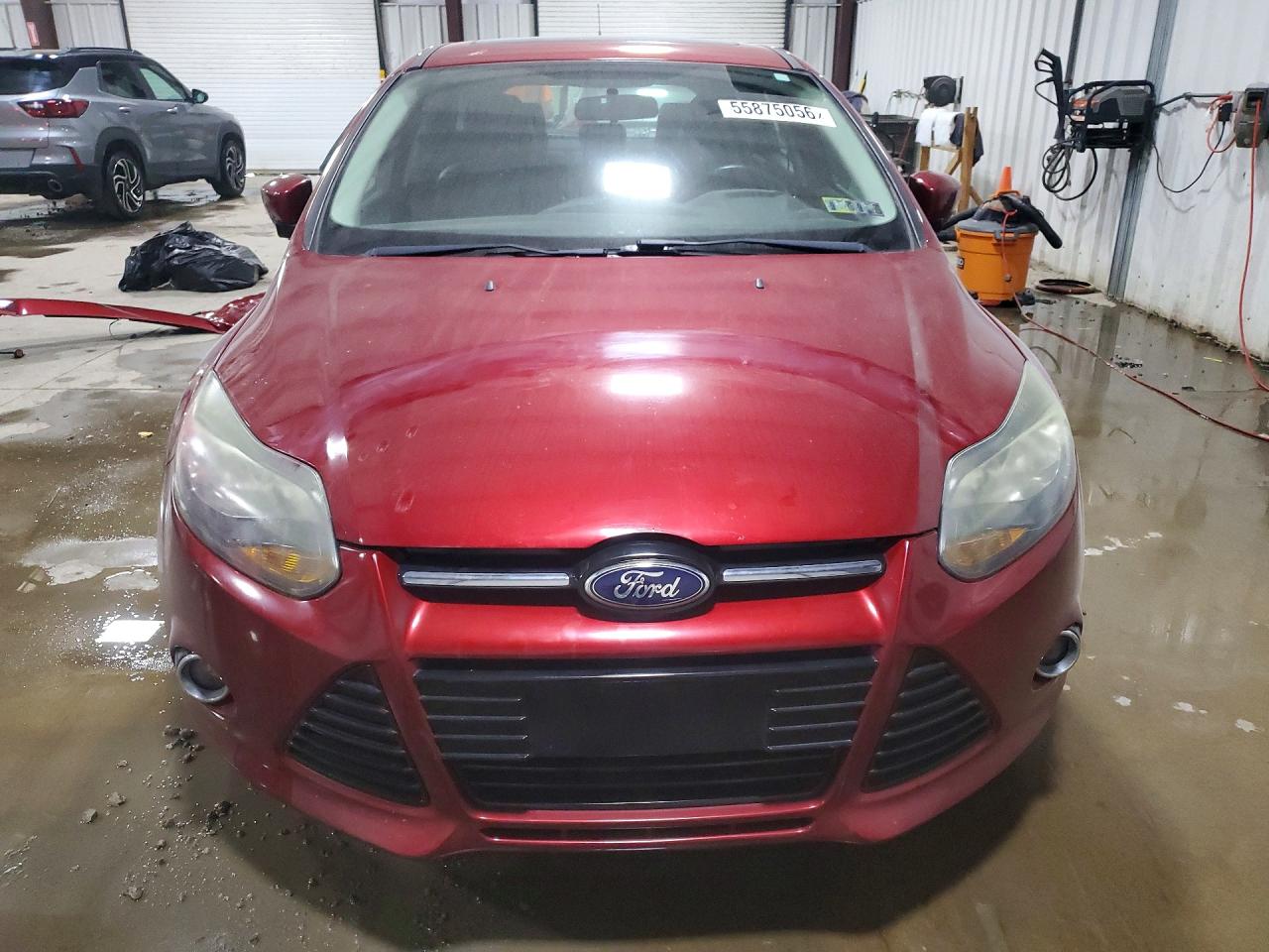 2014 Ford Focus Titanium Red vin: 1FADP3N22EL403983
