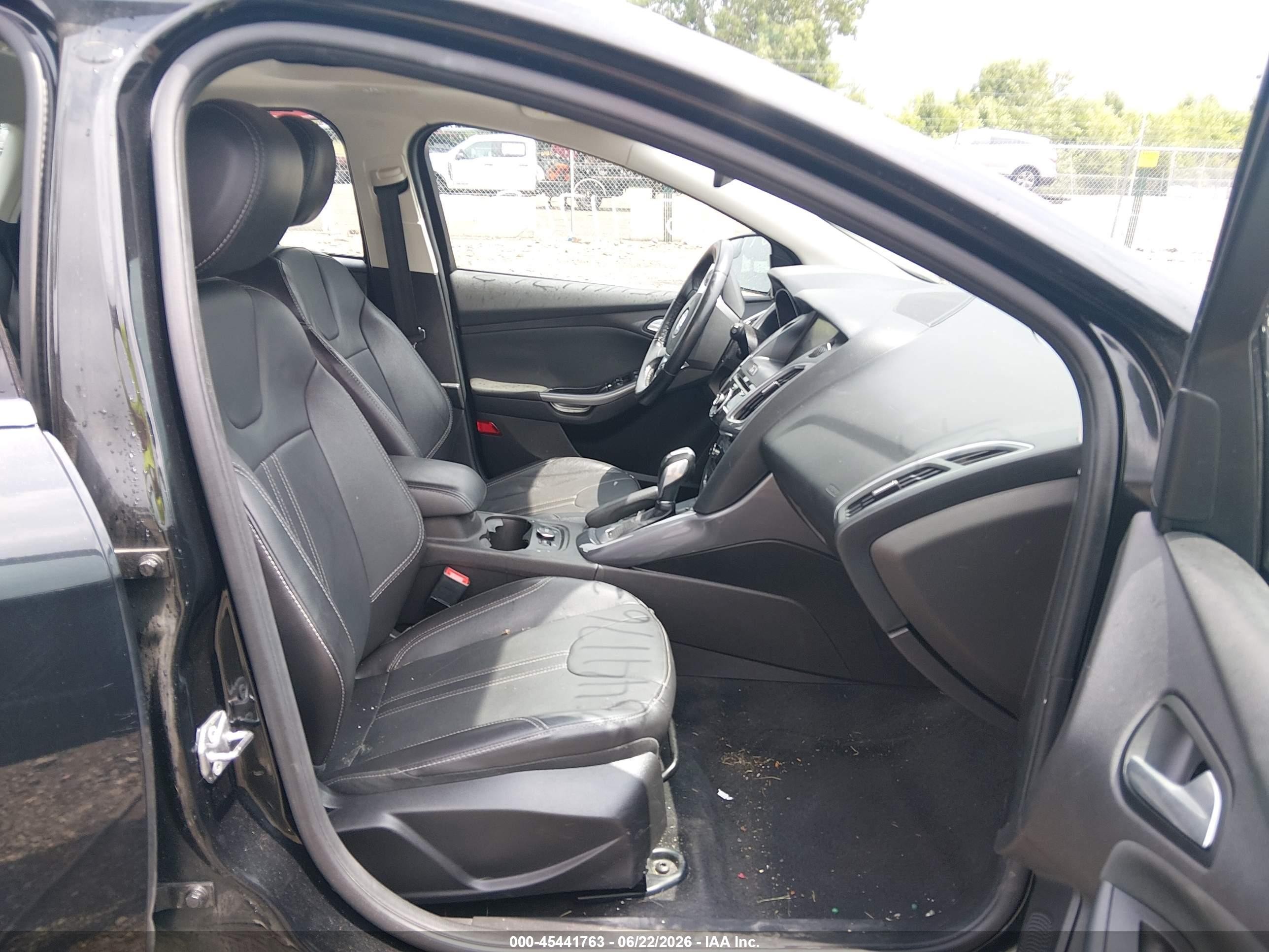 2014 Ford Focus Titanium Black vin: 1FADP3N22EL449796