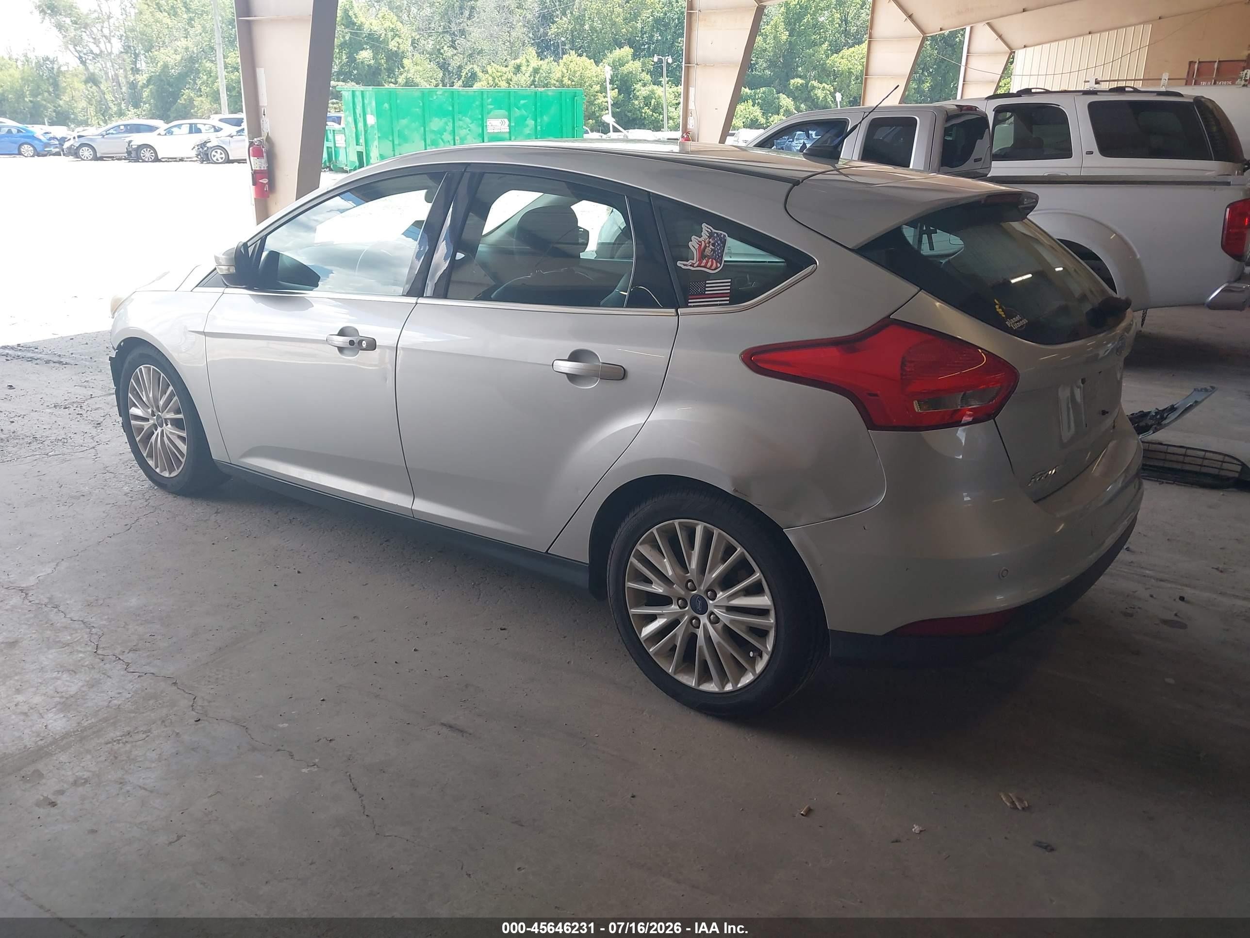 2015 Ford Focus Titanium Silver vin: 1FADP3N22FL273365