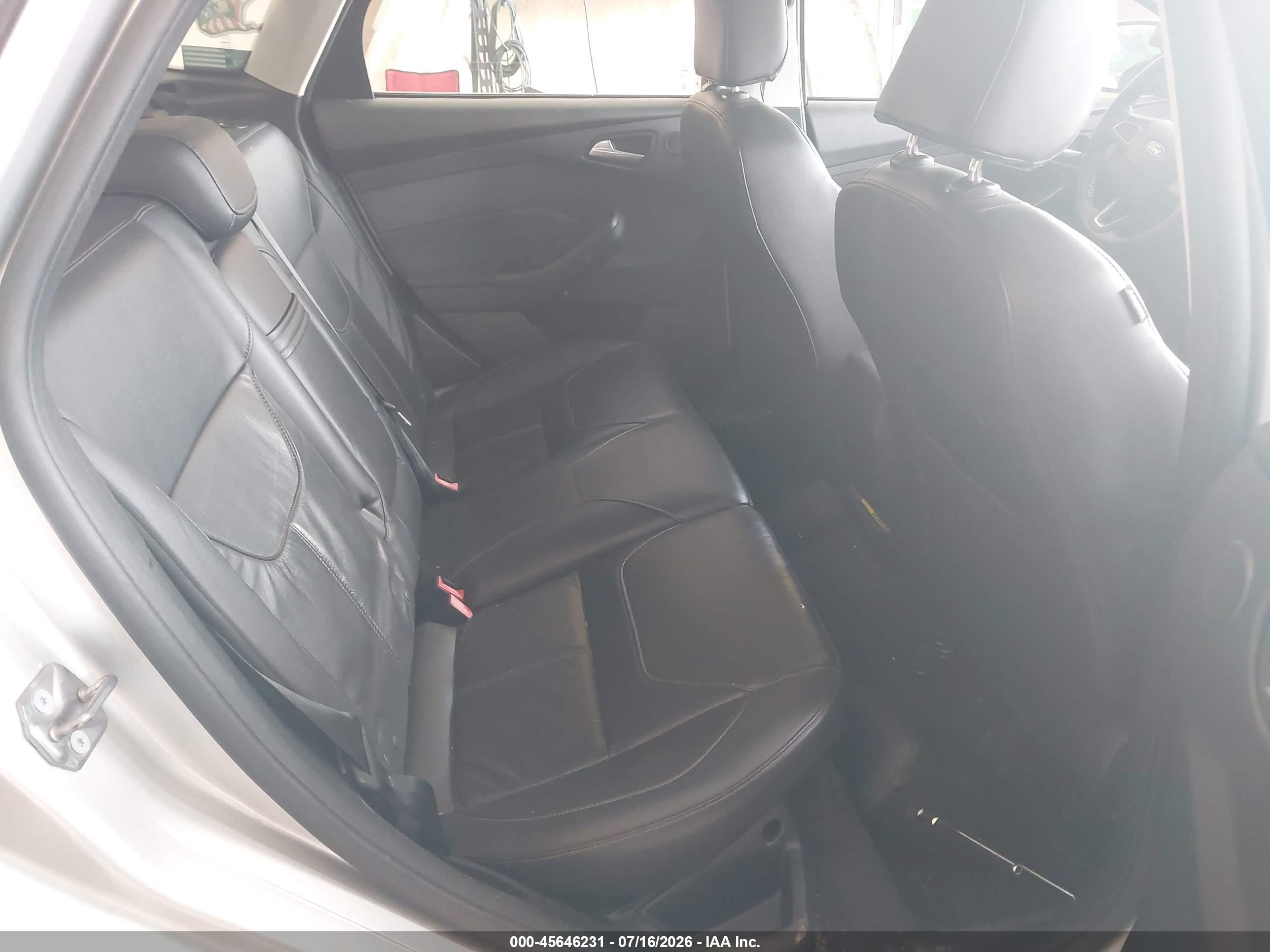 2015 Ford Focus Titanium Silver vin: 1FADP3N22FL273365