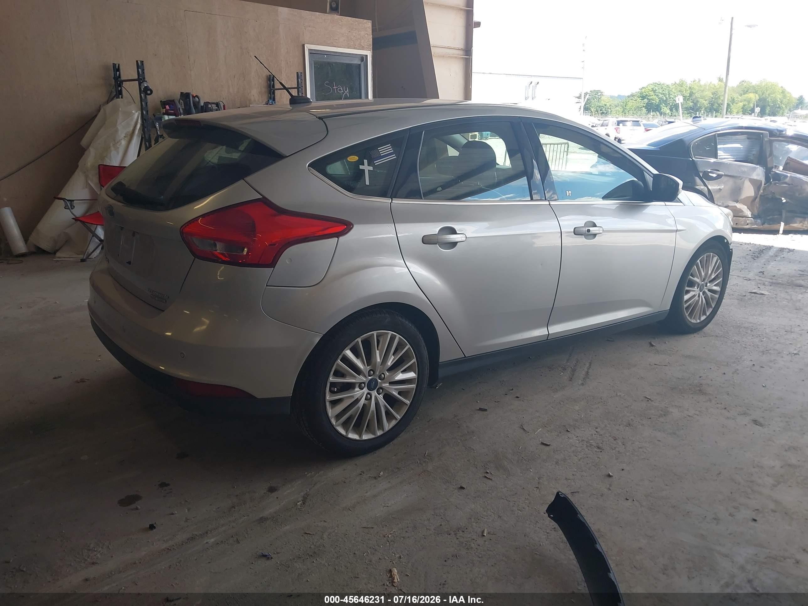 2015 Ford Focus Titanium Silver vin: 1FADP3N22FL273365