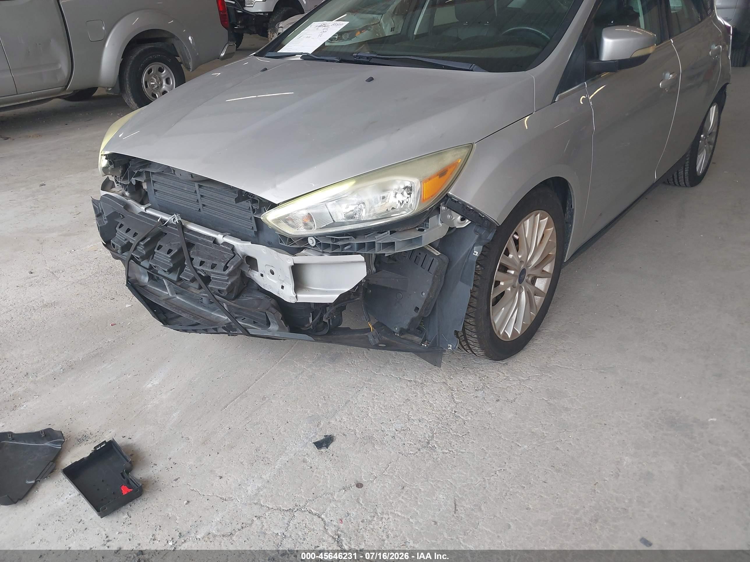 2015 Ford Focus Titanium Silver vin: 1FADP3N22FL273365