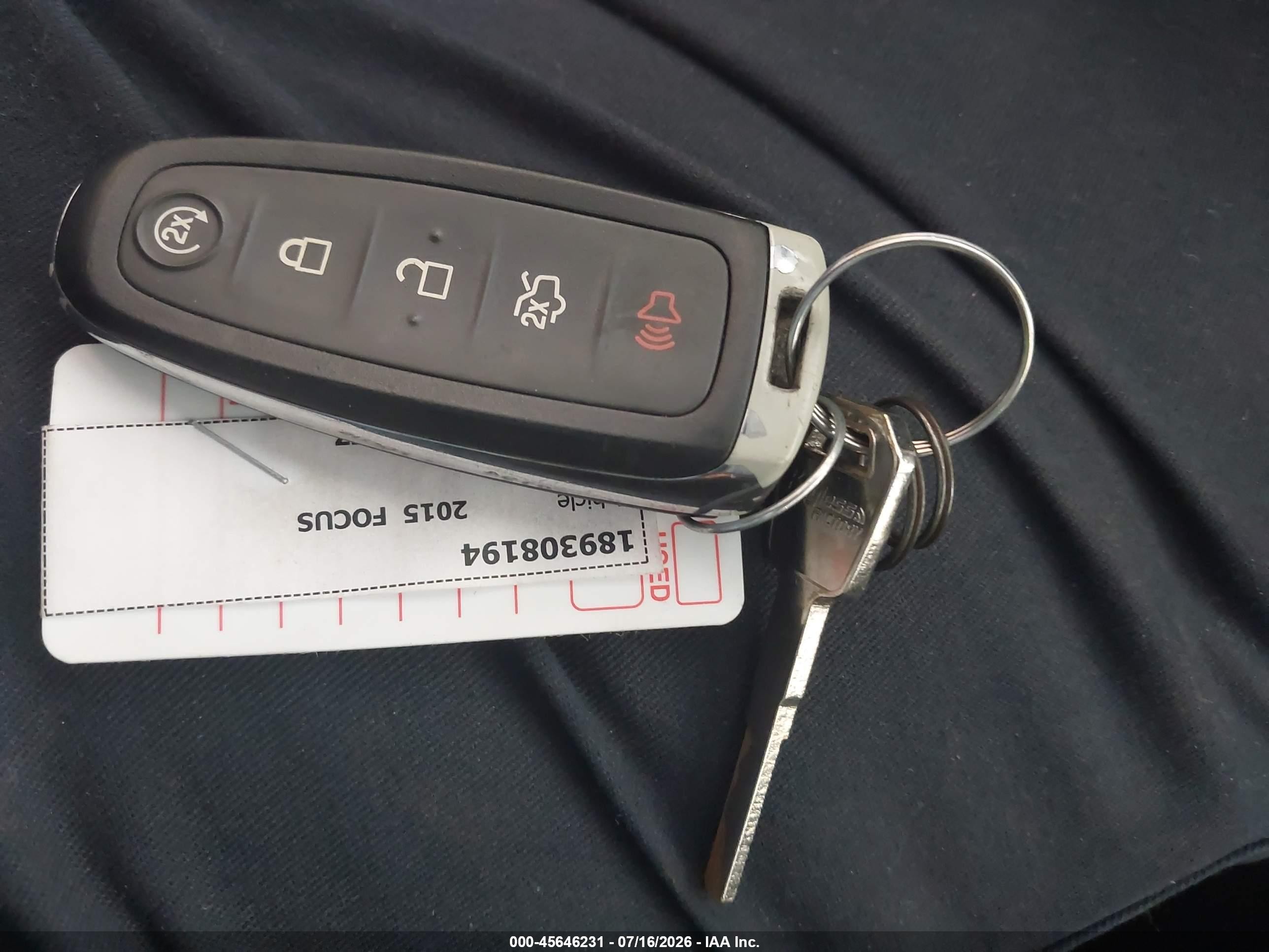 2015 Ford Focus Titanium Silver vin: 1FADP3N22FL273365