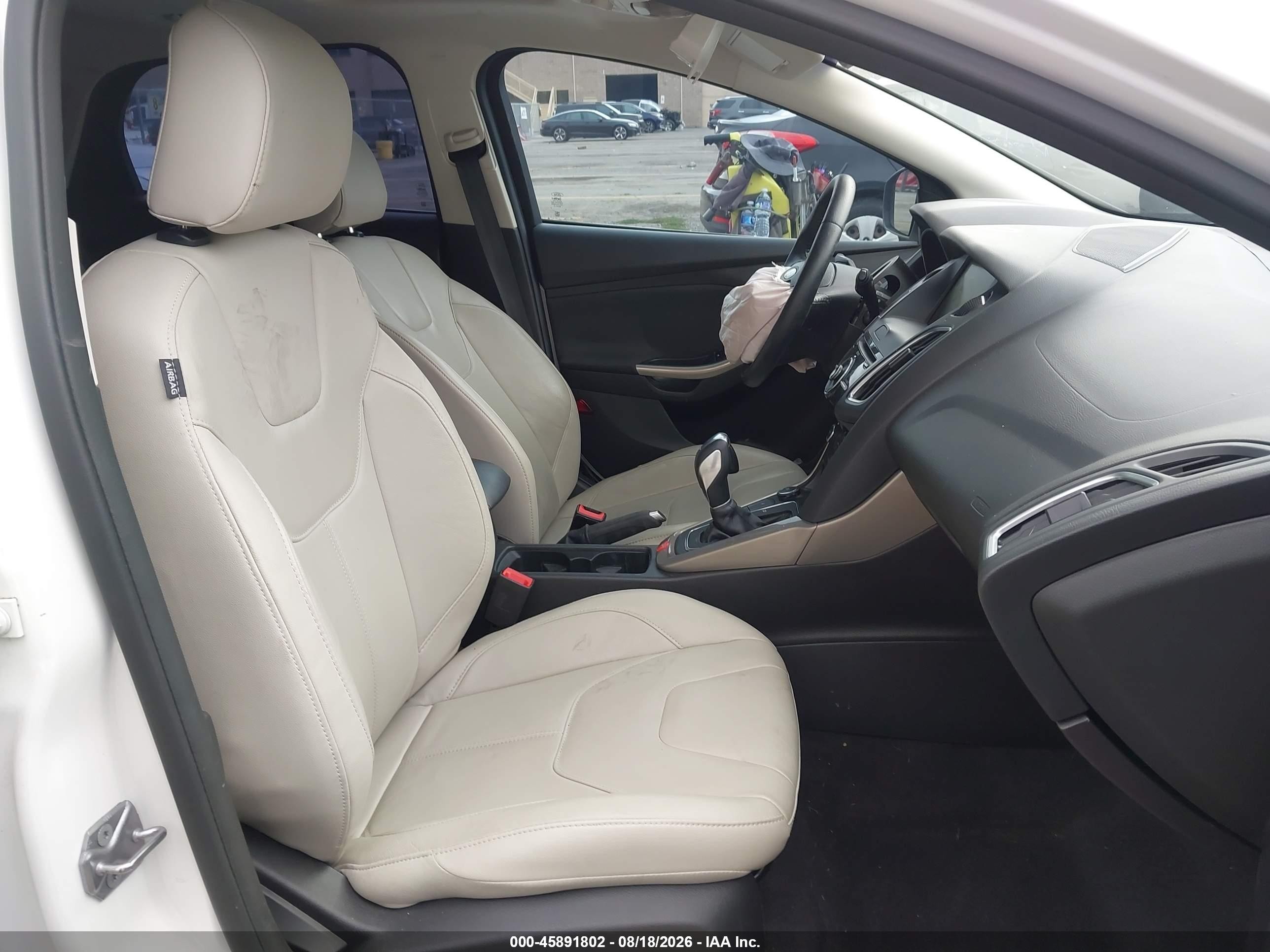 2015 Ford Focus Titanium Белый vin: 1FADP3N22FL341860