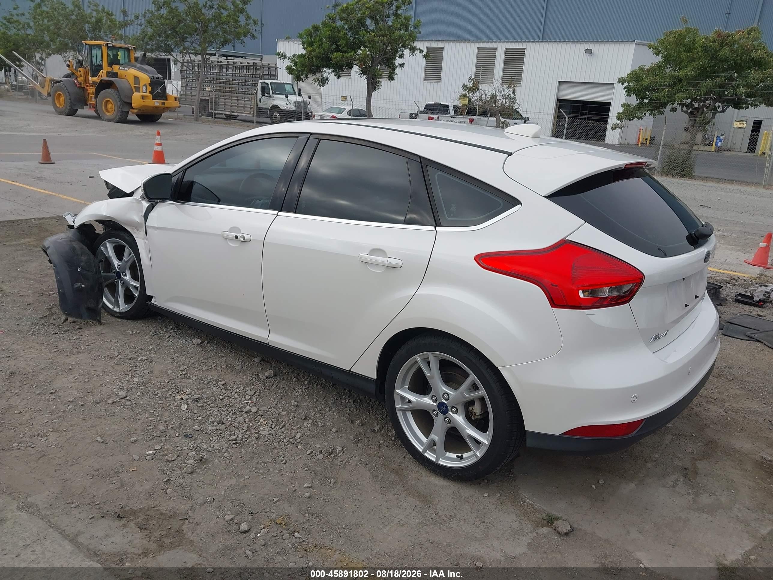 2015 Ford Focus Titanium Белый vin: 1FADP3N22FL341860