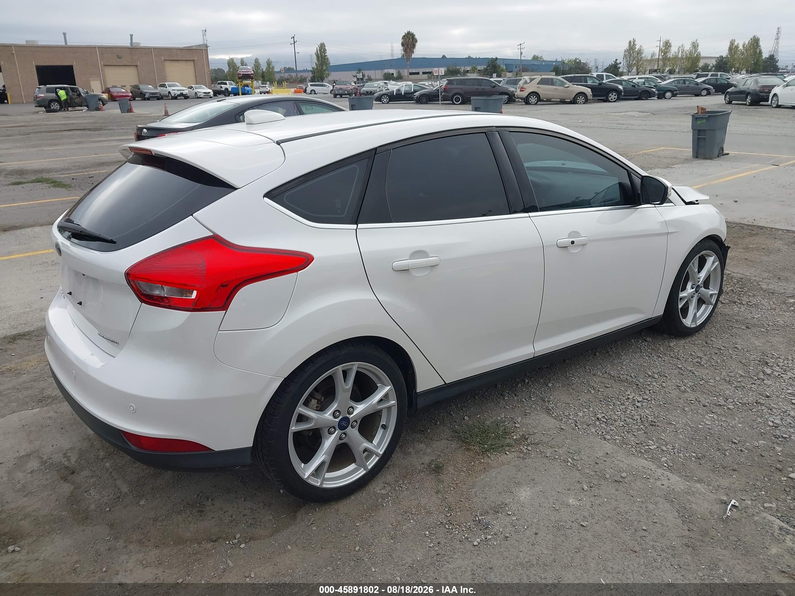 2015 Ford Focus Titanium Белый vin: 1FADP3N22FL341860
