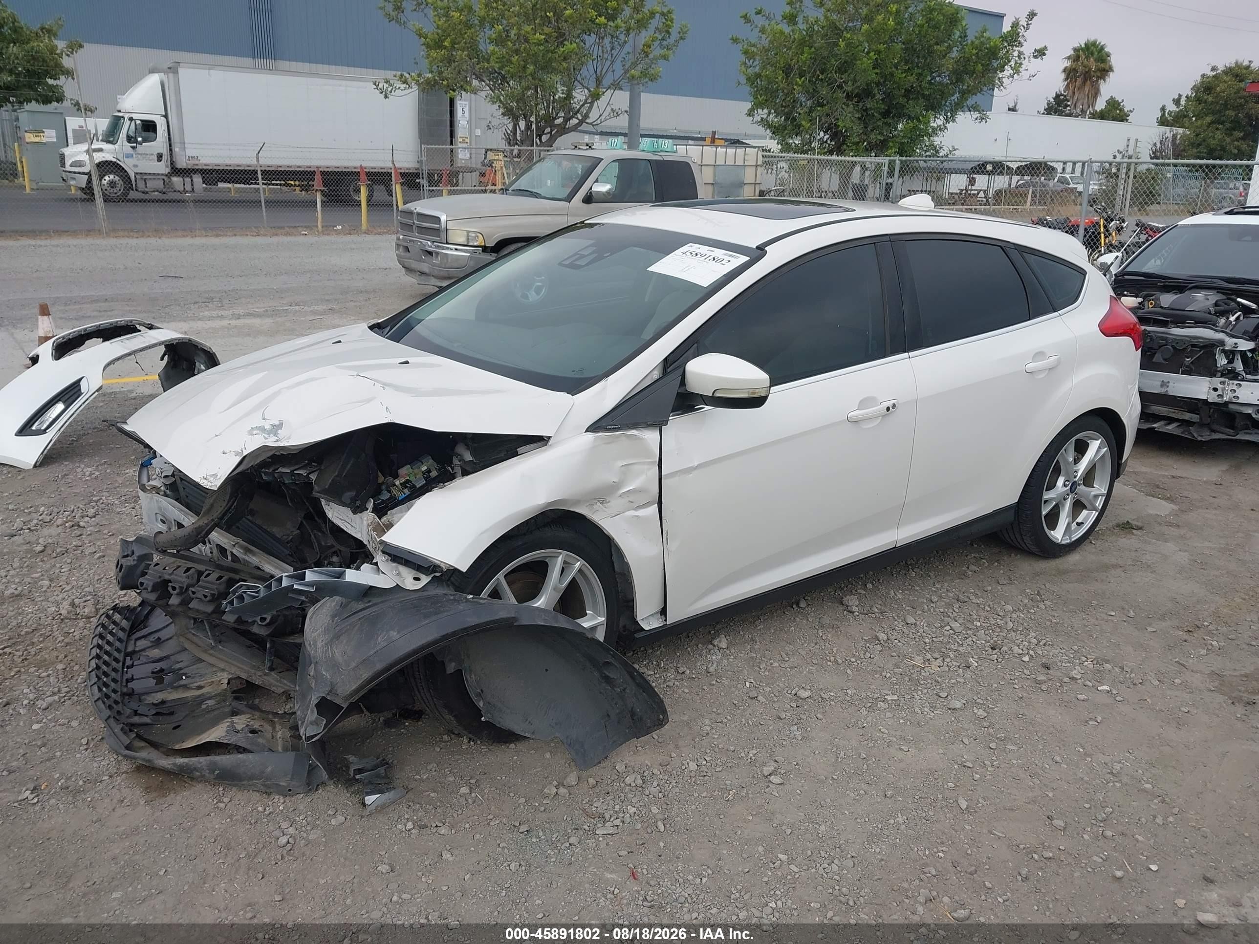 2015 Ford Focus Titanium Белый vin: 1FADP3N22FL341860