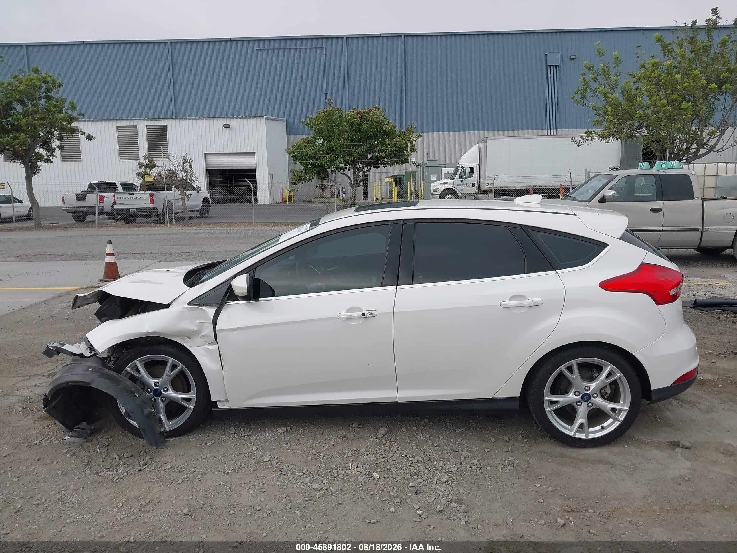 2015 Ford Focus Titanium Белый vin: 1FADP3N22FL341860